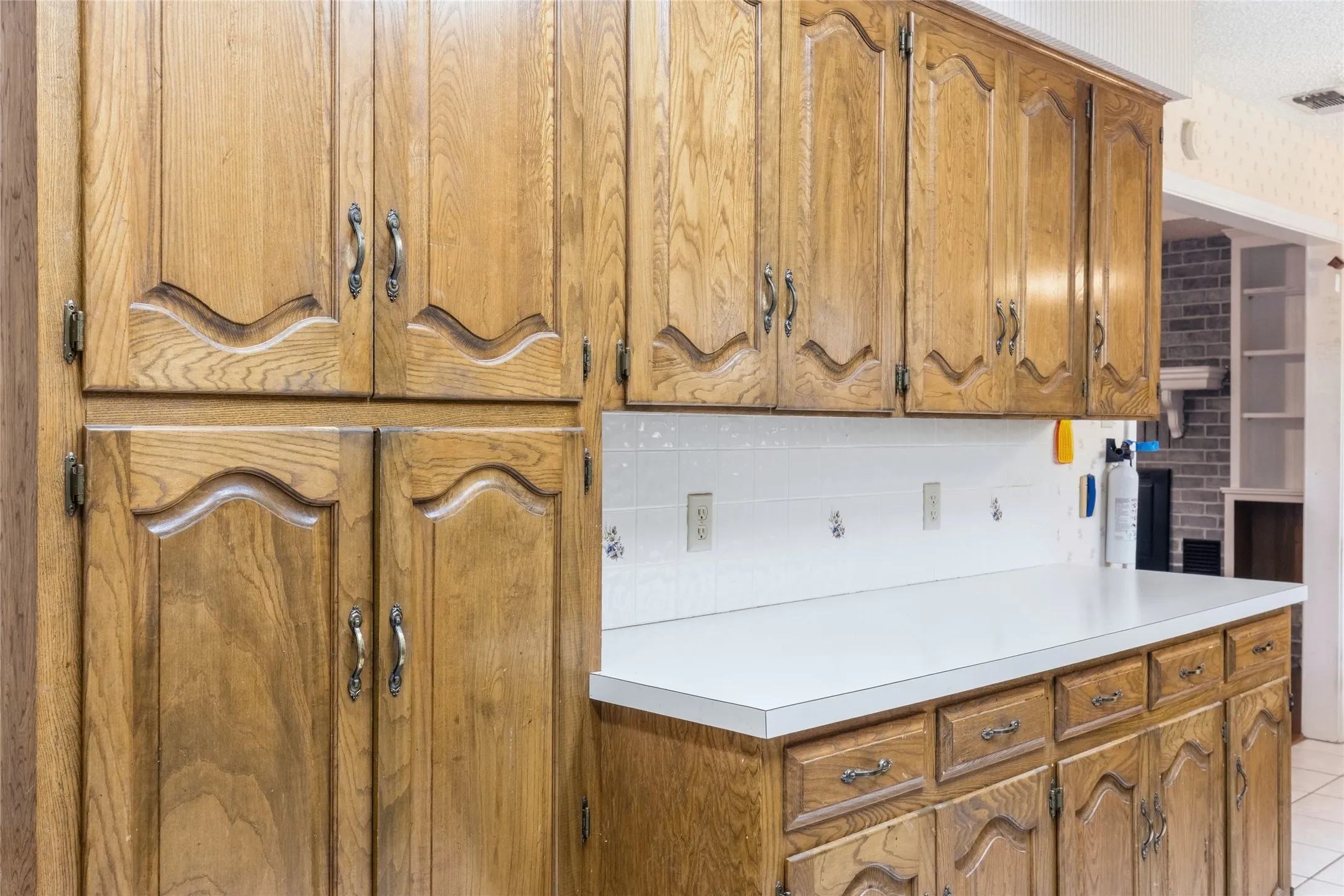 Single Family Residence For Sale in Hunt County , 10505 Oak Creek Drive, Greenville, Texas 75402, 3 Bedroom, 2 Bathroom, 2 Garage spaces, 2,014 Sqft, built in 1980, mls#21367149, Real Estate Agent in Greenville, Homes For Sale in Hunt county, Homes For Sale in Greenville, Realtor in Greenville Texas, Real Estate Brokerage Independent Realty Texas, Luminita Cordes Realtor