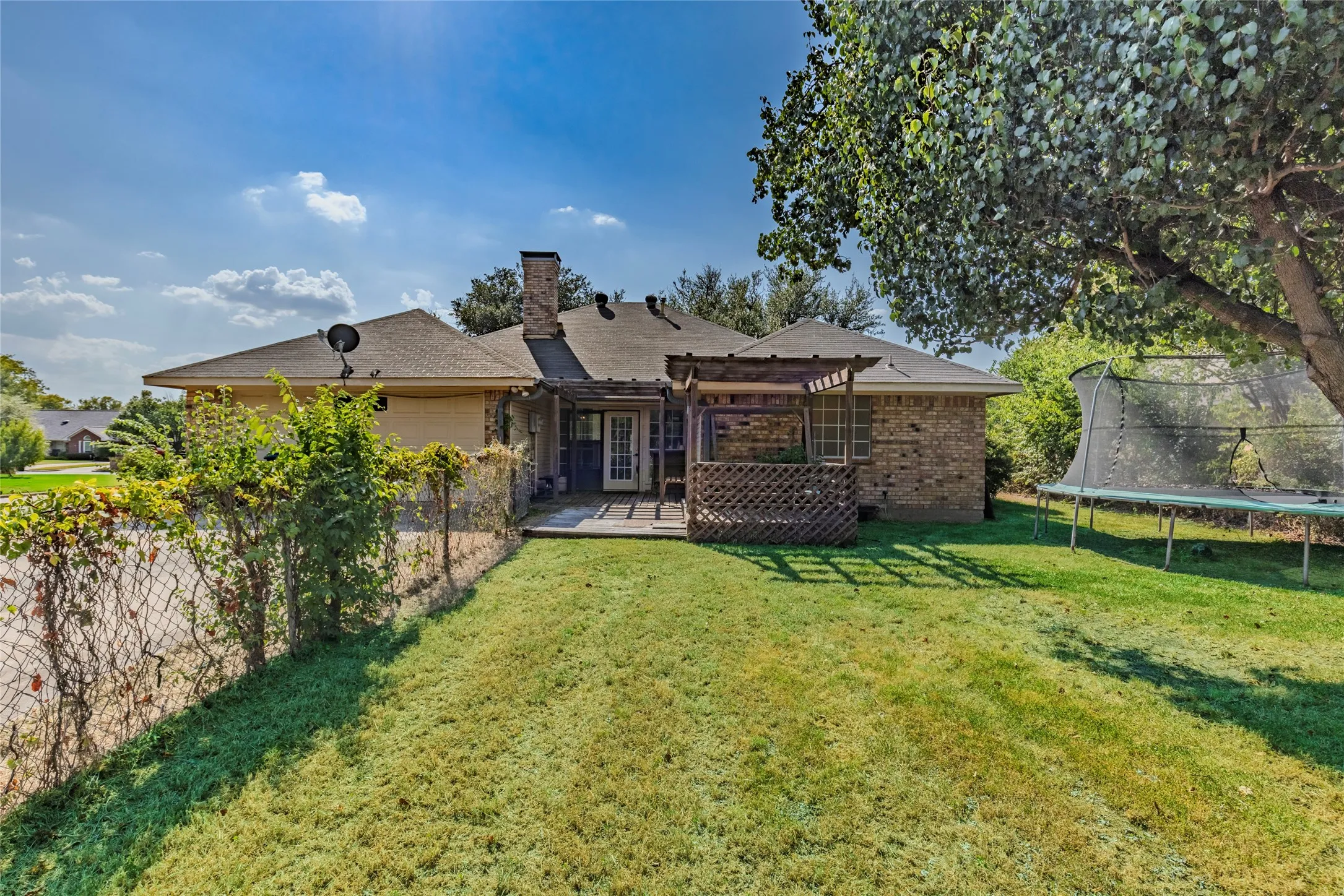 Single Family Residence For Sale in Hunt County , 10505 Oak Creek Drive, Greenville, Texas 75402, 3 Bedroom, 2 Bathroom, 2 Garage spaces, 2,014 Sqft, built in 1980, mls#21367149, Real Estate Agent in Greenville, Homes For Sale in Hunt county, Homes For Sale in Greenville, Realtor in Greenville Texas, Real Estate Brokerage Independent Realty Texas, Luminita Cordes Realtor