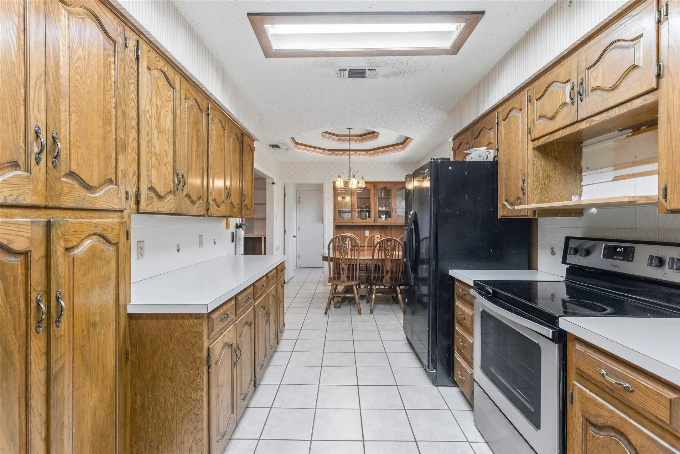Single Family Residence For Sale in Hunt County , 10505 Oak Creek Drive, Greenville, Texas 75402, 3 Bedroom, 2 Bathroom, 2 Garage spaces, 2,014 Sqft, built in 1980, mls#21367149, Real Estate Agent in Greenville, Homes For Sale in Hunt county, Homes For Sale in Greenville, Realtor in Greenville Texas, Real Estate Brokerage Independent Realty Texas, Luminita Cordes Realtor