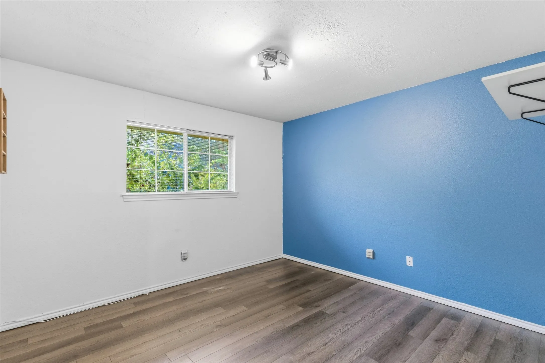 Single Family Residence For Sale in Hunt County , 10505 Oak Creek Drive, Greenville, Texas 75402, 3 Bedroom, 2 Bathroom, 2 Garage spaces, 2,014 Sqft, built in 1980, mls#21367149, Real Estate Agent in Greenville, Homes For Sale in Hunt county, Homes For Sale in Greenville, Realtor in Greenville Texas, Real Estate Brokerage Independent Realty Texas, Luminita Cordes Realtor