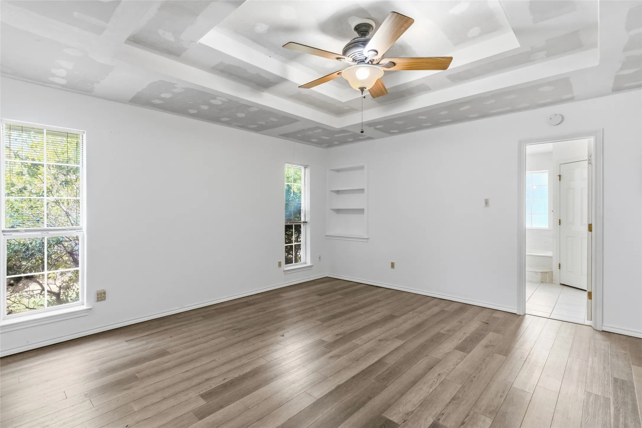 Single Family Residence For Sale in Hunt County , 10505 Oak Creek Drive, Greenville, Texas 75402, 3 Bedroom, 2 Bathroom, 2 Garage spaces, 2,014 Sqft, built in 1980, mls#21367149, Real Estate Agent in Greenville, Homes For Sale in Hunt county, Homes For Sale in Greenville, Realtor in Greenville Texas, Real Estate Brokerage Independent Realty Texas, Luminita Cordes Realtor