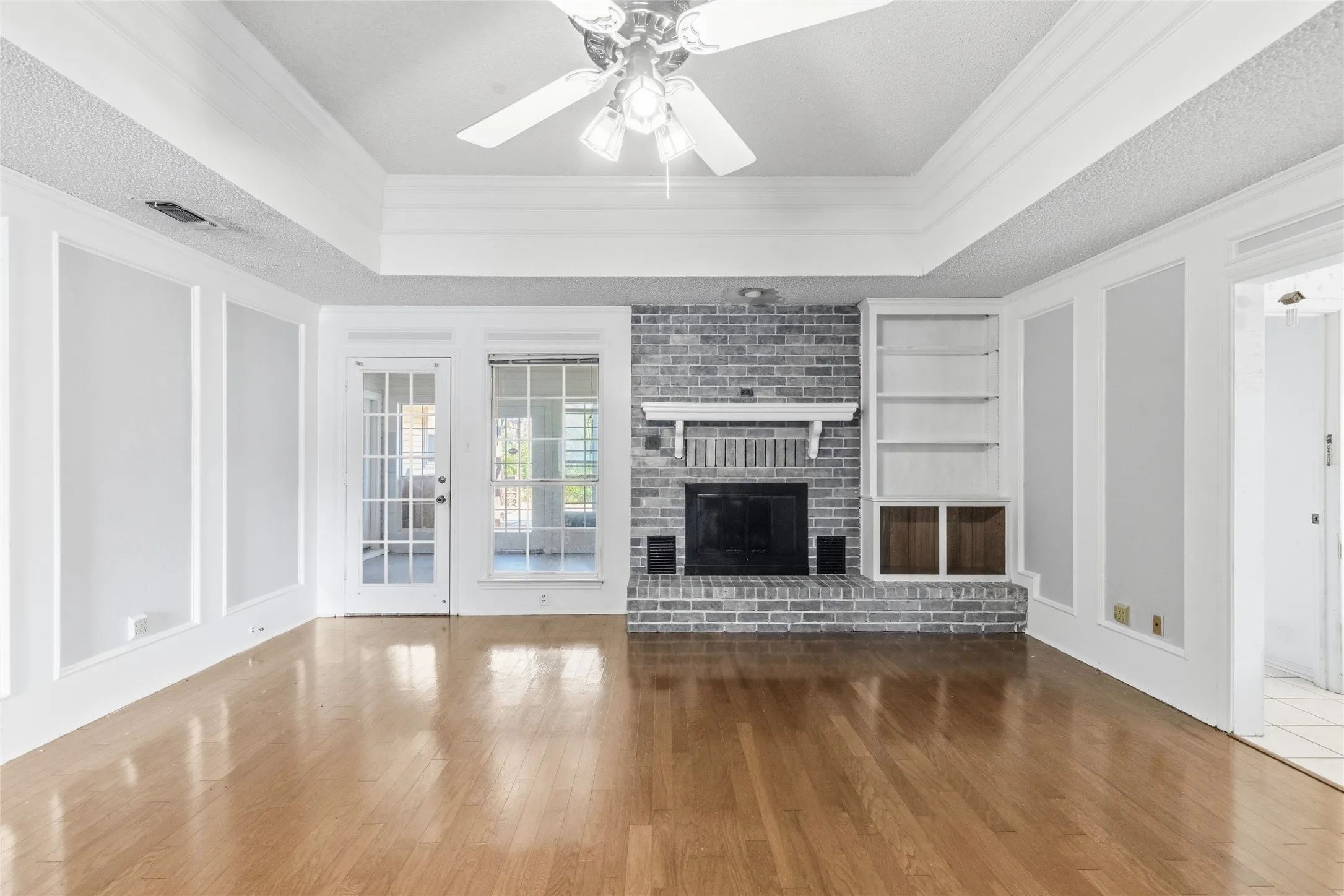 Single Family Residence For Sale in Hunt County , 10505 Oak Creek Drive, Greenville, Texas 75402, 3 Bedroom, 2 Bathroom, 2 Garage spaces, 2,014 Sqft, built in 1980, mls#21367149, Real Estate Agent in Greenville, Homes For Sale in Hunt county, Homes For Sale in Greenville, Realtor in Greenville Texas, Real Estate Brokerage Independent Realty Texas, Luminita Cordes Realtor