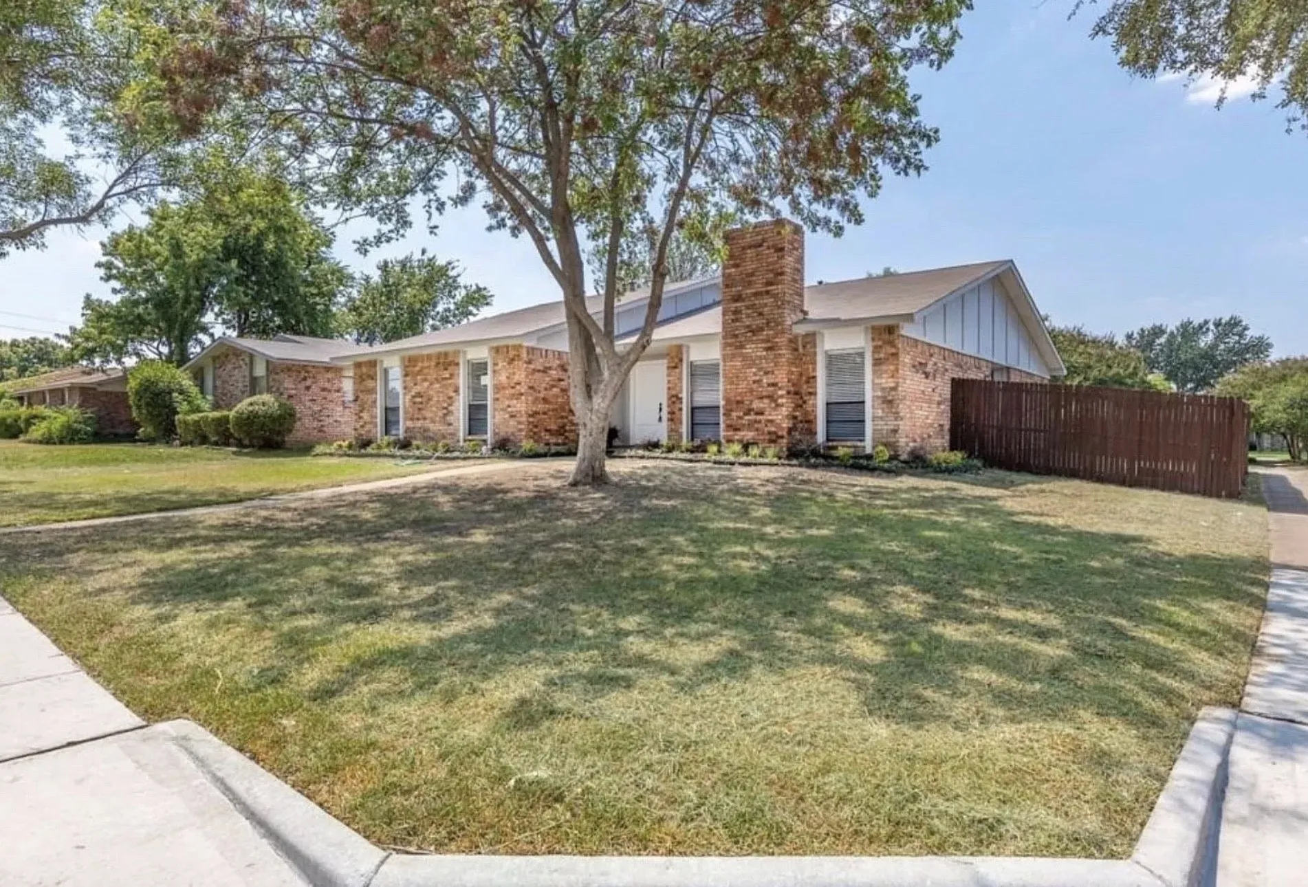 Single Family Residence For Rent in Collin County , 6529 Chalk Court, Plano, Texas 75023, 3 Bedroom, 2 Bathroom, 2 Garage spaces, 1,910 Sqft, built in 1978, mls#21376083, Real Estate Agent in Plano, Homes For Rent in Collin county, Homes For Rent in Plano, Realtor in Plano Texas, Real Estate Brokerage Independent Realty Texas, Luminita Cordes Realtor
