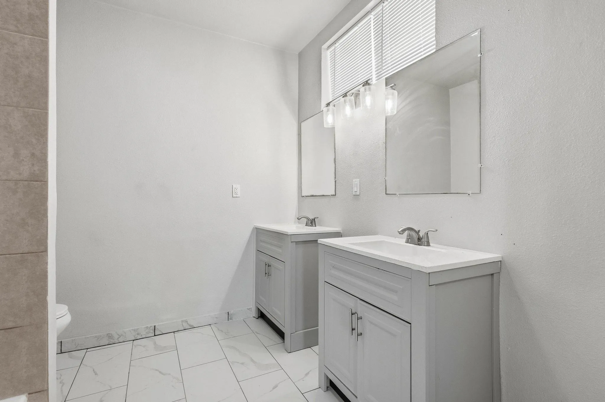 Single Family Residence For Sale in Grayson County , 709 N Chandler Avenue, Denison, Texas 75020, 4 Bedroom, 2 Bathroom, Garage spaces, 1,784 Sqft, built in 1940, mls#21376088, Real Estate Agent in Denison, Homes For Sale in Grayson county, Homes For Sale in Denison, Realtor in Denison Texas, Real Estate Brokerage Independent Realty Texas, Luminita Cordes Realtor