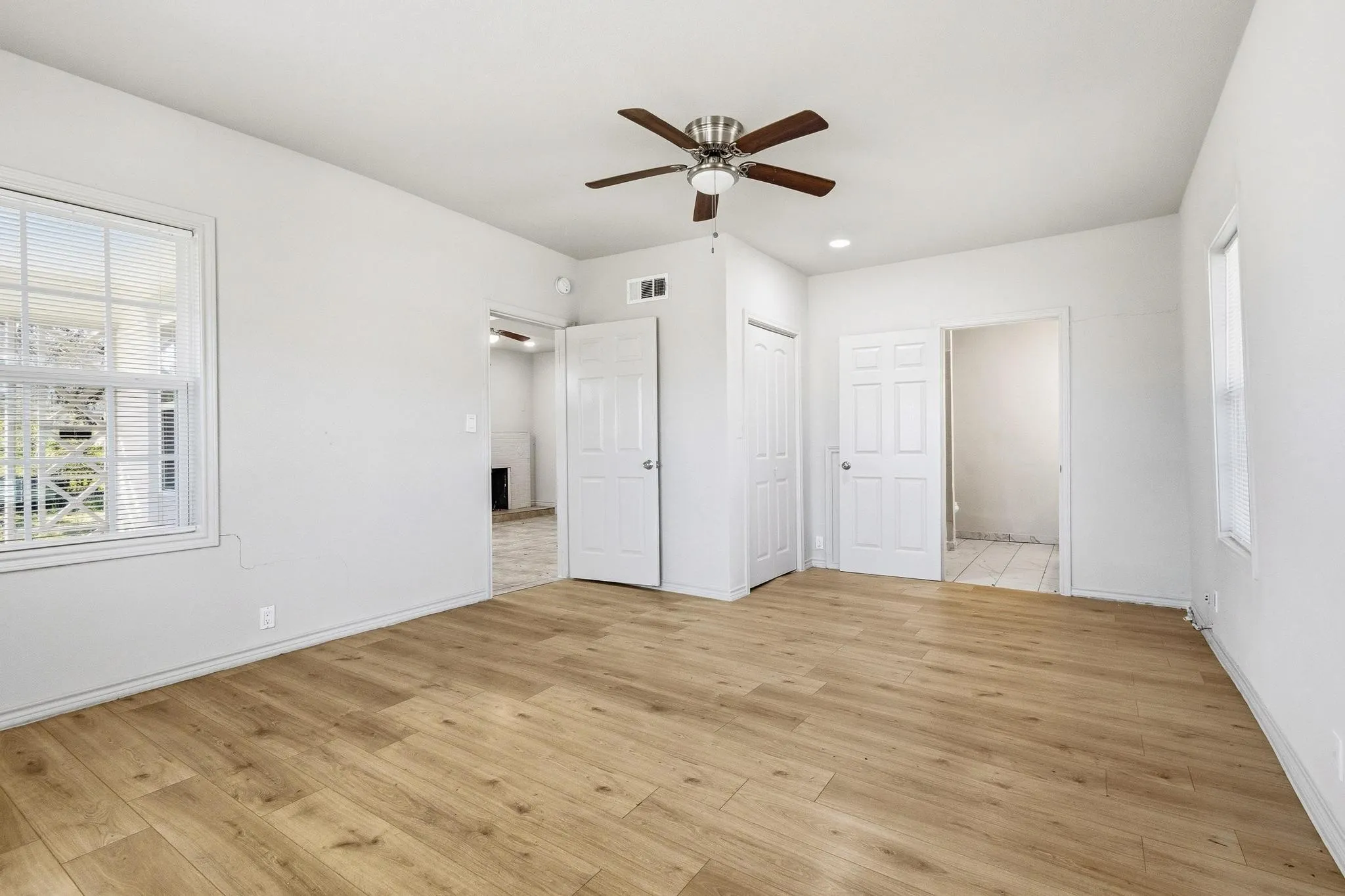 Single Family Residence For Sale in Grayson County , 709 N Chandler Avenue, Denison, Texas 75020, 4 Bedroom, 2 Bathroom, Garage spaces, 1,784 Sqft, built in 1940, mls#21376088, Real Estate Agent in Denison, Homes For Sale in Grayson county, Homes For Sale in Denison, Realtor in Denison Texas, Real Estate Brokerage Independent Realty Texas, Luminita Cordes Realtor