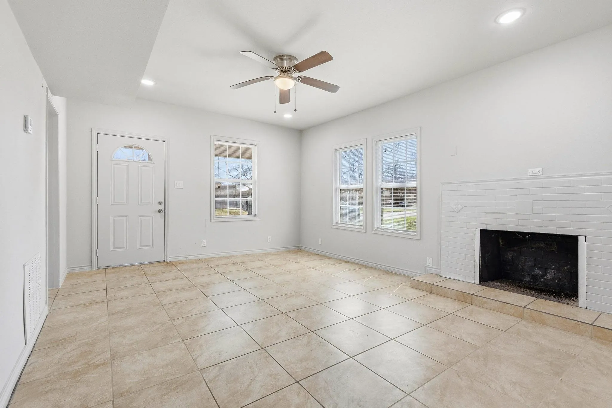 Single Family Residence For Sale in Grayson County , 709 N Chandler Avenue, Denison, Texas 75020, 4 Bedroom, 2 Bathroom, Garage spaces, 1,784 Sqft, built in 1940, mls#21376088, Real Estate Agent in Denison, Homes For Sale in Grayson county, Homes For Sale in Denison, Realtor in Denison Texas, Real Estate Brokerage Independent Realty Texas, Luminita Cordes Realtor