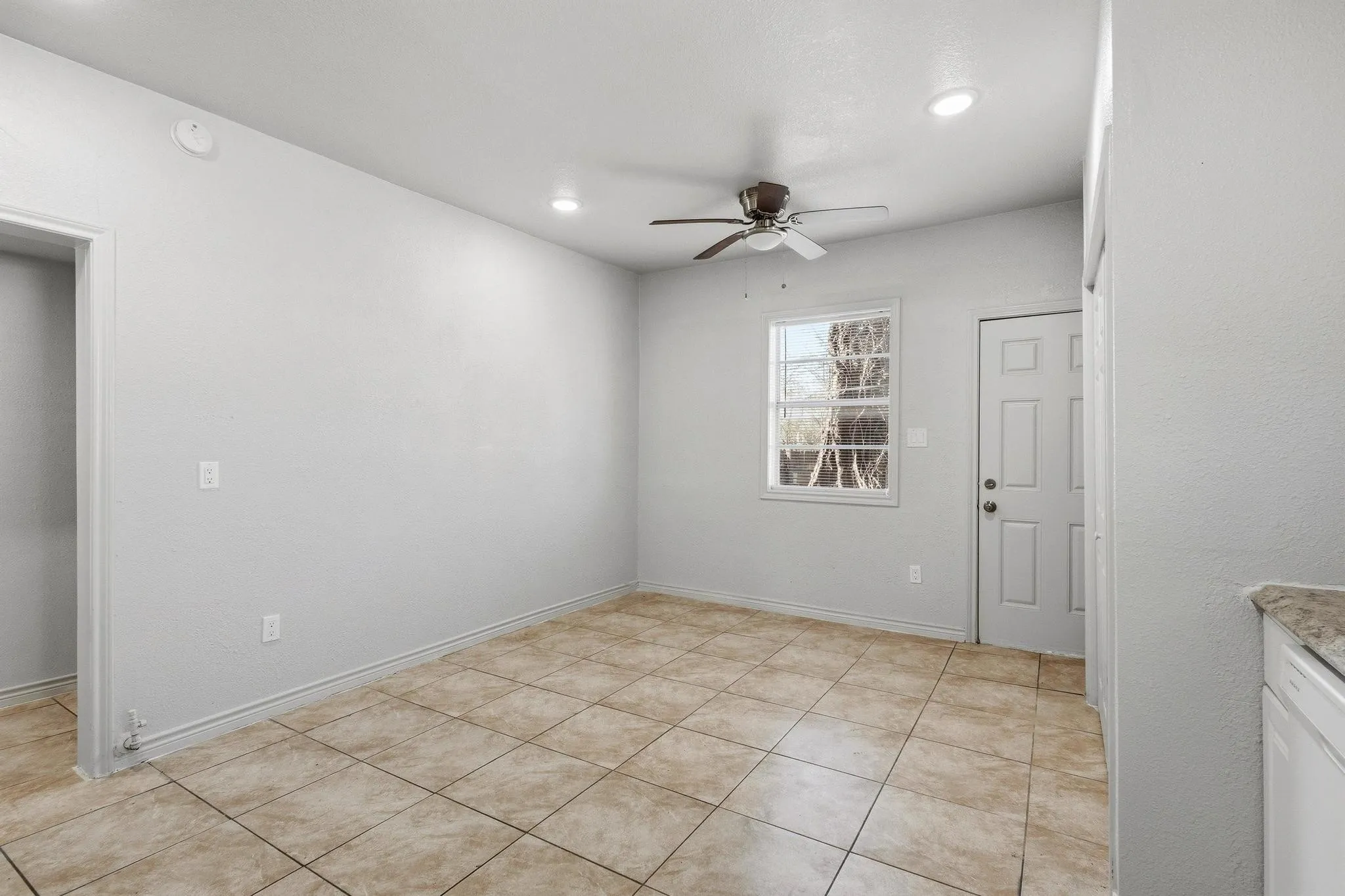 Single Family Residence For Sale in Grayson County , 709 N Chandler Avenue, Denison, Texas 75020, 4 Bedroom, 2 Bathroom, Garage spaces, 1,784 Sqft, built in 1940, mls#21376088, Real Estate Agent in Denison, Homes For Sale in Grayson county, Homes For Sale in Denison, Realtor in Denison Texas, Real Estate Brokerage Independent Realty Texas, Luminita Cordes Realtor