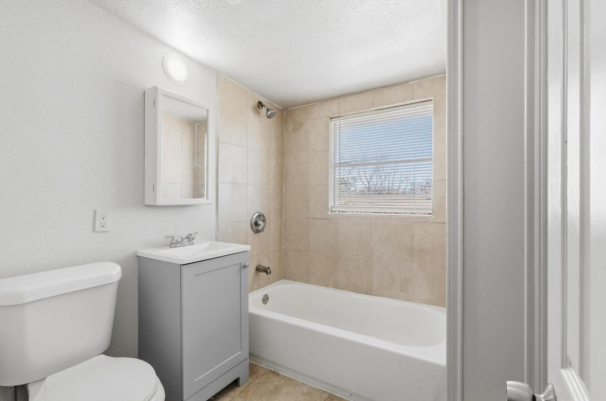 Single Family Residence For Sale in Grayson County , 709 N Chandler Avenue, Denison, Texas 75020, 4 Bedroom, 2 Bathroom, Garage spaces, 1,784 Sqft, built in 1940, mls#21376088, Real Estate Agent in Denison, Homes For Sale in Grayson county, Homes For Sale in Denison, Realtor in Denison Texas, Real Estate Brokerage Independent Realty Texas, Luminita Cordes Realtor
