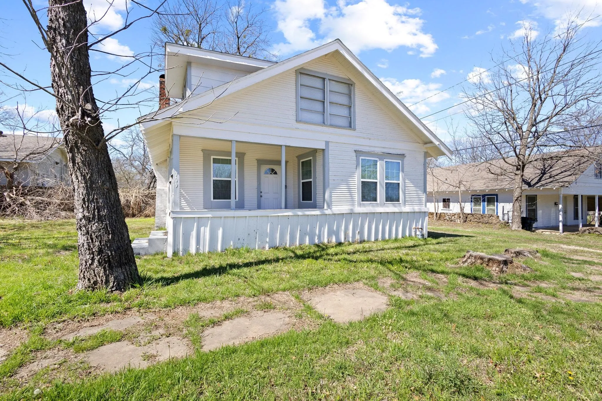 Single Family Residence For Sale in Grayson County , 709 N Chandler Avenue, Denison, Texas 75020, 4 Bedroom, 2 Bathroom, Garage spaces, 1,784 Sqft, built in 1940, mls#21376088, Real Estate Agent in Denison, Homes For Sale in Grayson county, Homes For Sale in Denison, Realtor in Denison Texas, Real Estate Brokerage Independent Realty Texas, Luminita Cordes Realtor