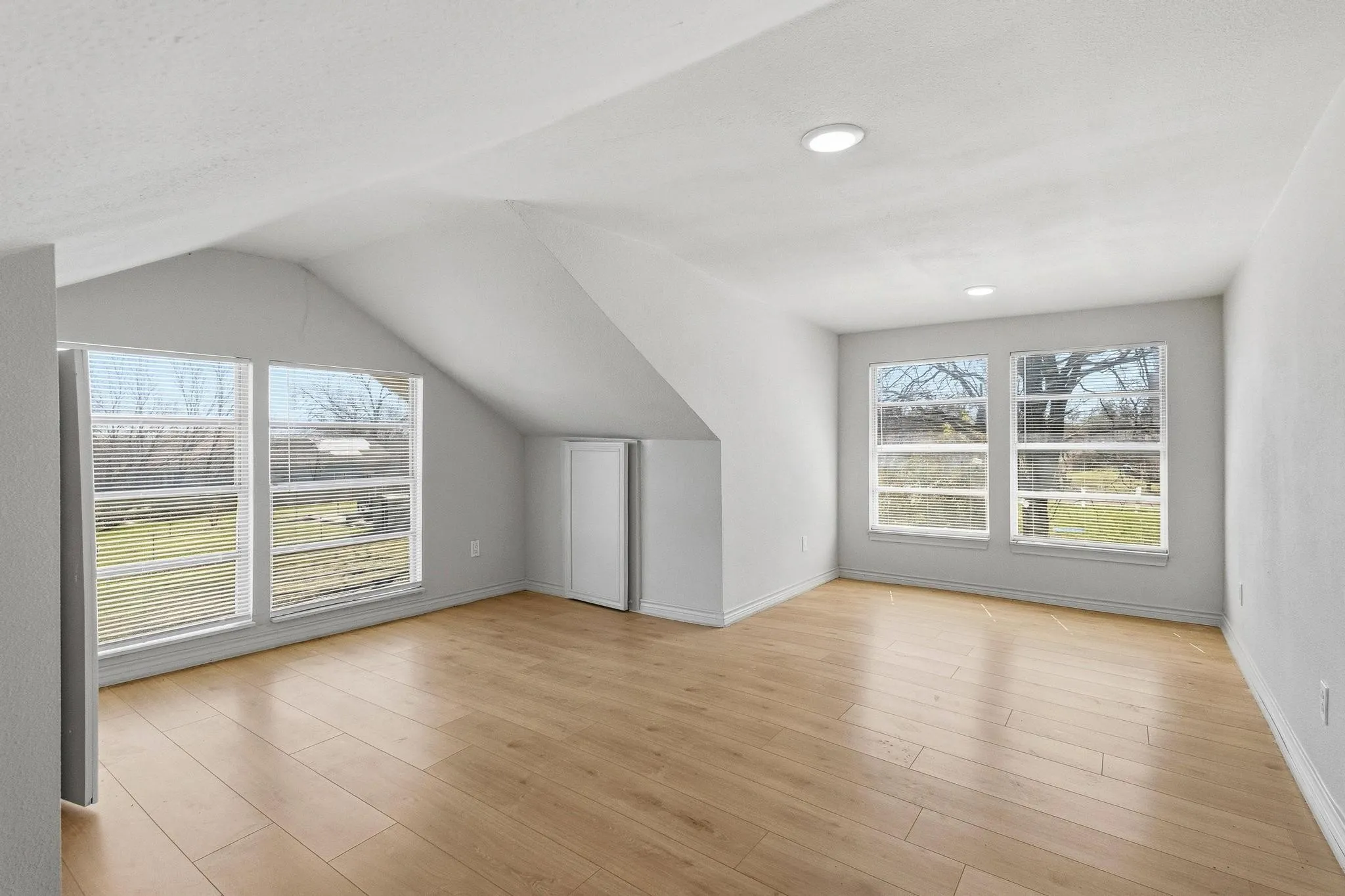 Single Family Residence For Sale in Grayson County , 709 N Chandler Avenue, Denison, Texas 75020, 4 Bedroom, 2 Bathroom, Garage spaces, 1,784 Sqft, built in 1940, mls#21376088, Real Estate Agent in Denison, Homes For Sale in Grayson county, Homes For Sale in Denison, Realtor in Denison Texas, Real Estate Brokerage Independent Realty Texas, Luminita Cordes Realtor
