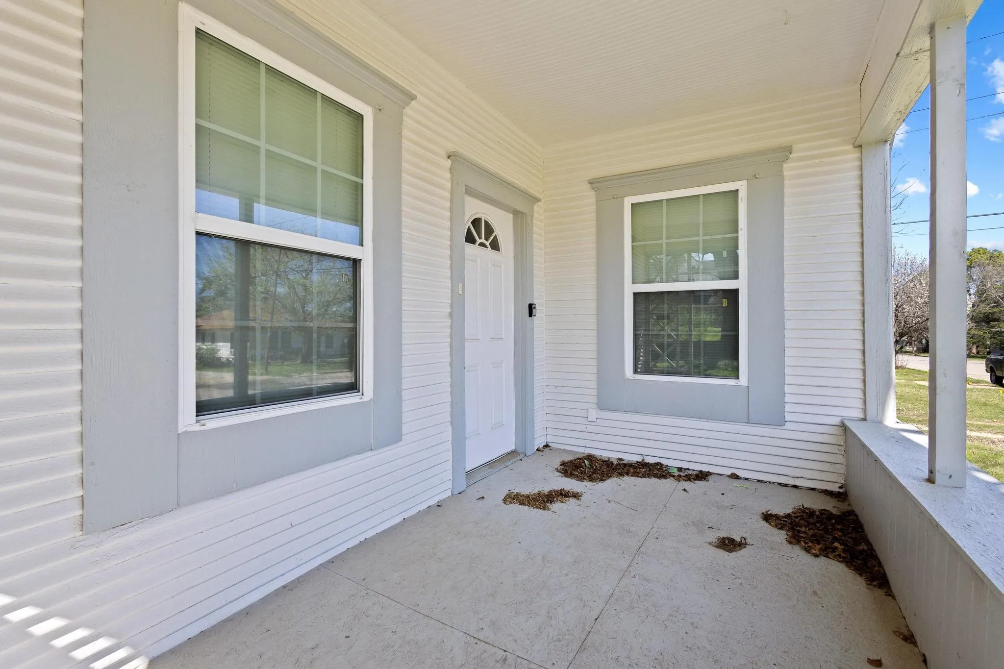 Single Family Residence For Sale in Grayson County , 709 N Chandler Avenue, Denison, Texas 75020, 4 Bedroom, 2 Bathroom, Garage spaces, 1,784 Sqft, built in 1940, mls#21376088, Real Estate Agent in Denison, Homes For Sale in Grayson county, Homes For Sale in Denison, Realtor in Denison Texas, Real Estate Brokerage Independent Realty Texas, Luminita Cordes Realtor