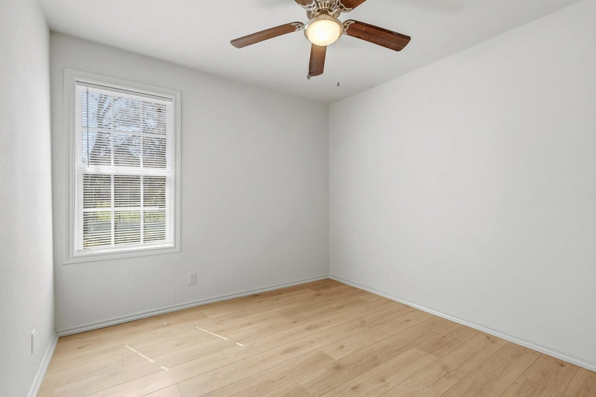 Single Family Residence For Sale in Grayson County , 709 N Chandler Avenue, Denison, Texas 75020, 4 Bedroom, 2 Bathroom, Garage spaces, 1,784 Sqft, built in 1940, mls#21376088, Real Estate Agent in Denison, Homes For Sale in Grayson county, Homes For Sale in Denison, Realtor in Denison Texas, Real Estate Brokerage Independent Realty Texas, Luminita Cordes Realtor