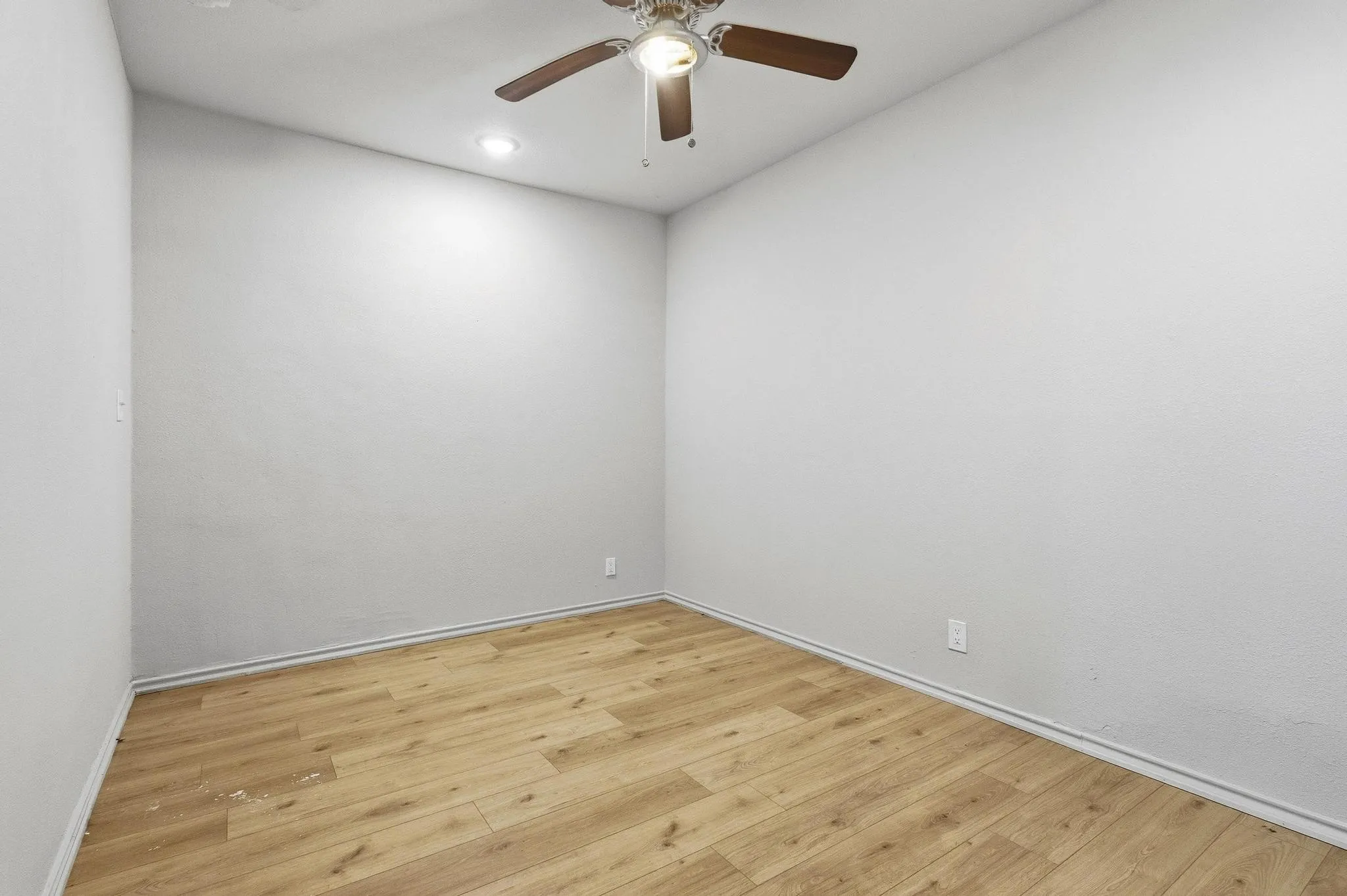 Single Family Residence For Sale in Grayson County , 709 N Chandler Avenue, Denison, Texas 75020, 4 Bedroom, 2 Bathroom, Garage spaces, 1,784 Sqft, built in 1940, mls#21376088, Real Estate Agent in Denison, Homes For Sale in Grayson county, Homes For Sale in Denison, Realtor in Denison Texas, Real Estate Brokerage Independent Realty Texas, Luminita Cordes Realtor