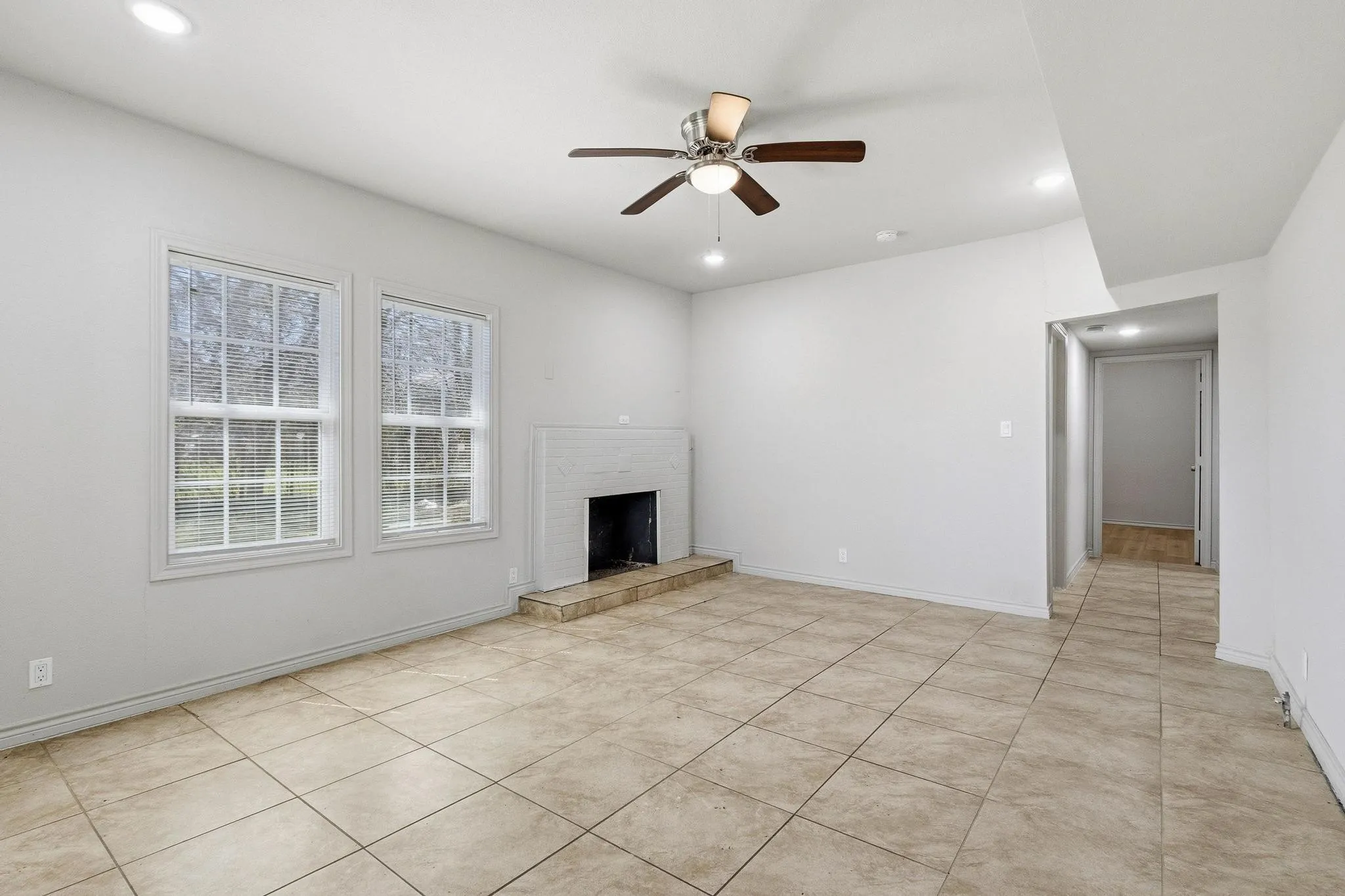 Single Family Residence For Sale in Grayson County , 709 N Chandler Avenue, Denison, Texas 75020, 4 Bedroom, 2 Bathroom, Garage spaces, 1,784 Sqft, built in 1940, mls#21376088, Real Estate Agent in Denison, Homes For Sale in Grayson county, Homes For Sale in Denison, Realtor in Denison Texas, Real Estate Brokerage Independent Realty Texas, Luminita Cordes Realtor