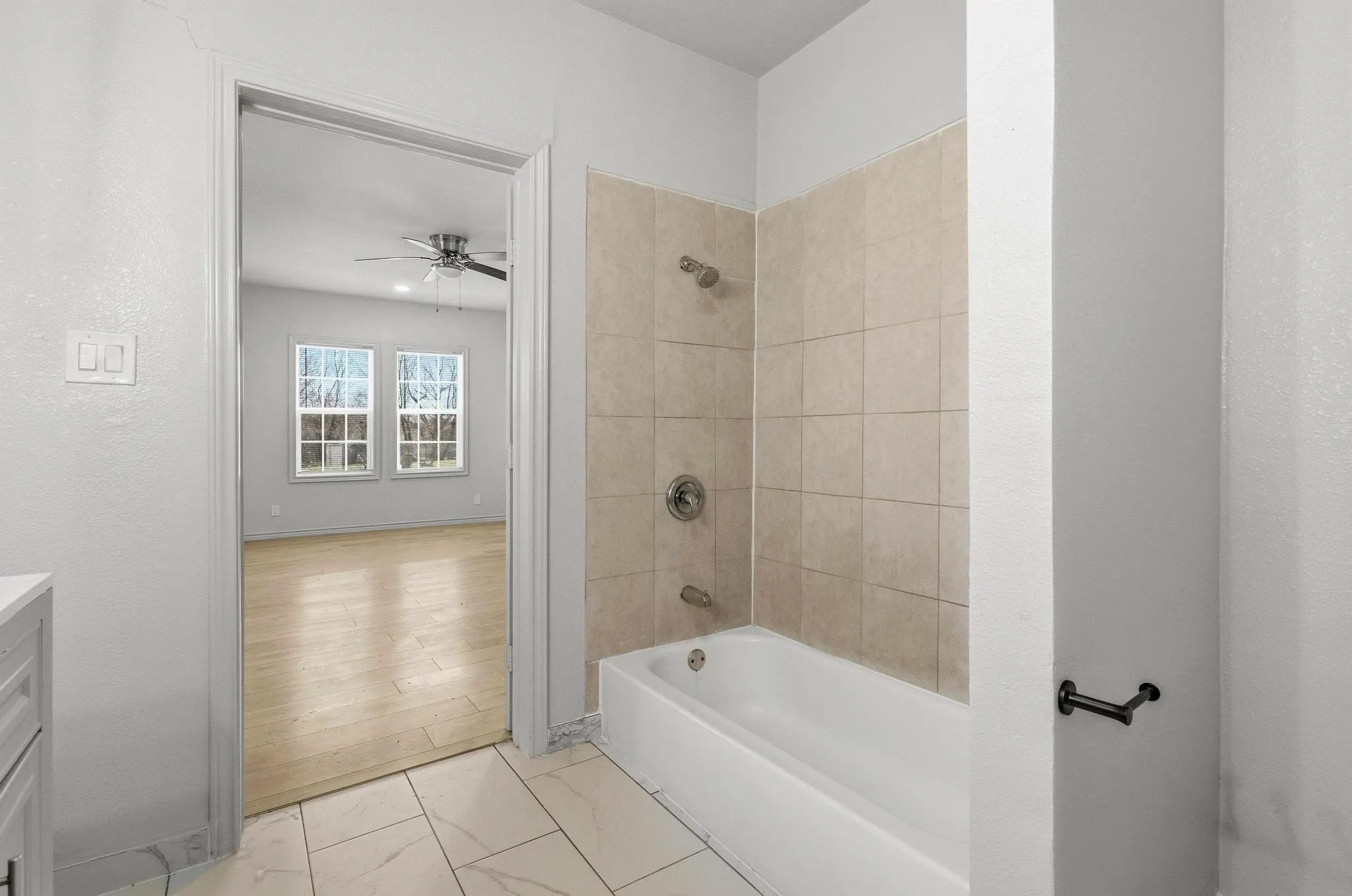 Single Family Residence For Sale in Grayson County , 709 N Chandler Avenue, Denison, Texas 75020, 4 Bedroom, 2 Bathroom, Garage spaces, 1,784 Sqft, built in 1940, mls#21376088, Real Estate Agent in Denison, Homes For Sale in Grayson county, Homes For Sale in Denison, Realtor in Denison Texas, Real Estate Brokerage Independent Realty Texas, Luminita Cordes Realtor
