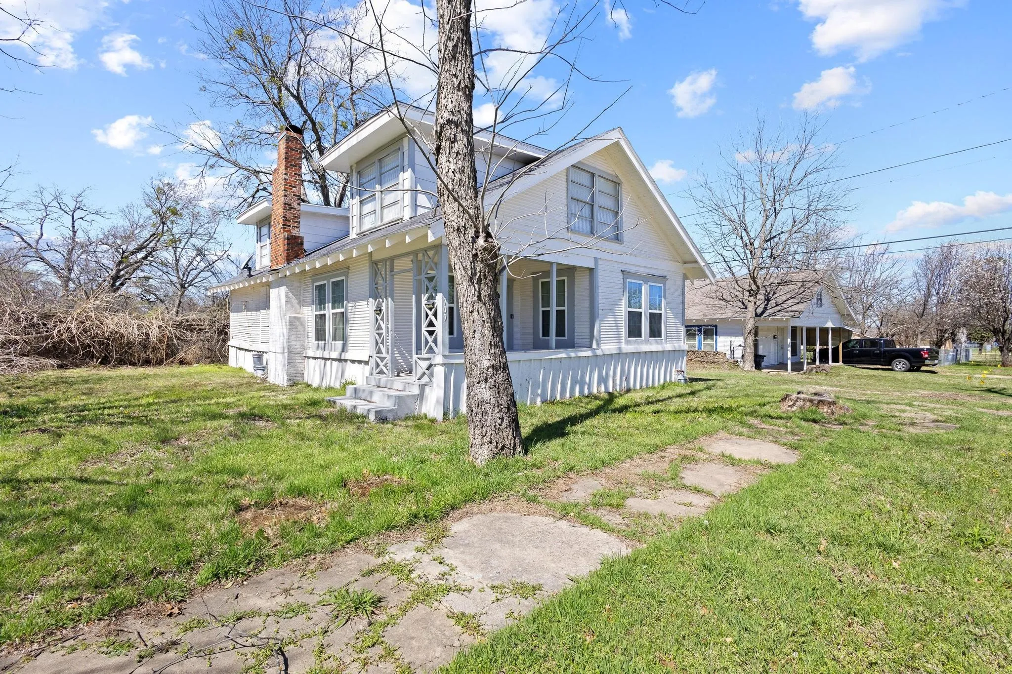 Single Family Residence For Sale in Grayson County , 709 N Chandler Avenue, Denison, Texas 75020, 4 Bedroom, 2 Bathroom, Garage spaces, 1,784 Sqft, built in 1940, mls#21376088, Real Estate Agent in Denison, Homes For Sale in Grayson county, Homes For Sale in Denison, Realtor in Denison Texas, Real Estate Brokerage Independent Realty Texas, Luminita Cordes Realtor
