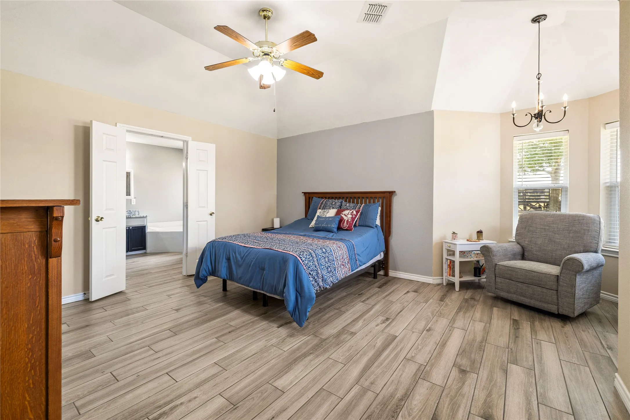 Single Family Residence For Sale in Hunt County , 6287 Bridle Trail, Caddo Mills, Texas 75135, 3 Bedroom, 2 Bathroom, 2 Garage spaces, 2,016 Sqft, built in 2006, mls#21375702, Real Estate Agent in Caddo Mills, Homes For Sale in Hunt county, Homes For Sale in Caddo Mills, Realtor in Caddo Mills Texas, Real Estate Brokerage Independent Realty Texas, Luminita Cordes Realtor
