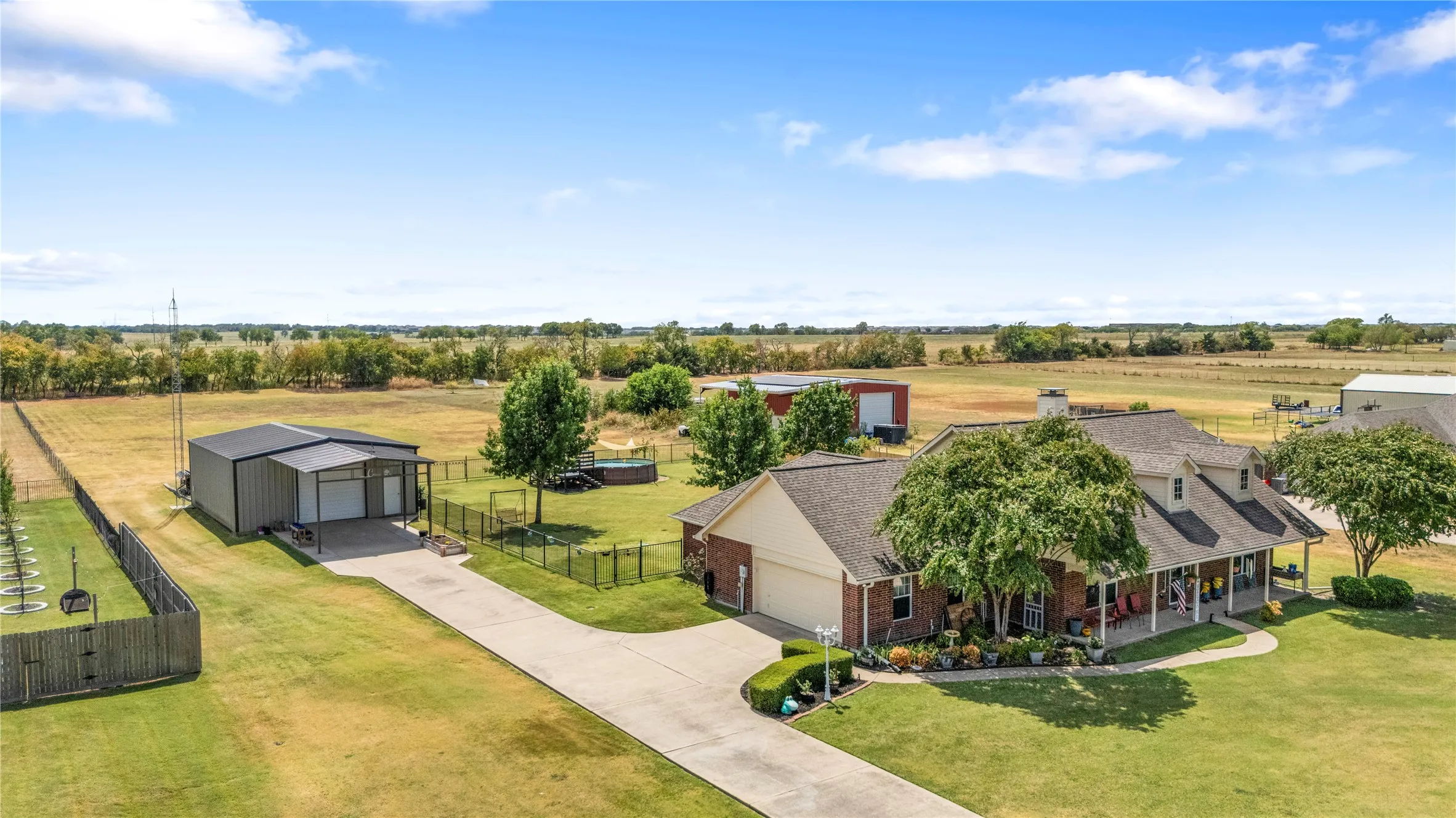 Single Family Residence For Sale in Hunt County , 6287 Bridle Trail, Caddo Mills, Texas 75135, 3 Bedroom, 2 Bathroom, 2 Garage spaces, 2,016 Sqft, built in 2006, mls#21375702, Real Estate Agent in Caddo Mills, Homes For Sale in Hunt county, Homes For Sale in Caddo Mills, Realtor in Caddo Mills Texas, Real Estate Brokerage Independent Realty Texas, Luminita Cordes Realtor