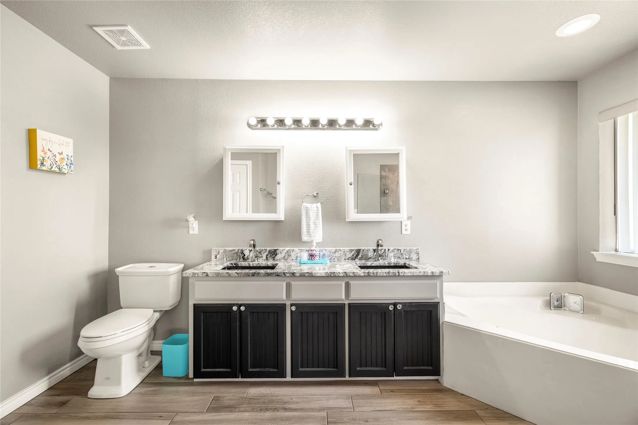 Single Family Residence For Sale in Hunt County , 6287 Bridle Trail, Caddo Mills, Texas 75135, 3 Bedroom, 2 Bathroom, 2 Garage spaces, 2,016 Sqft, built in 2006, mls#21375702, Real Estate Agent in Caddo Mills, Homes For Sale in Hunt county, Homes For Sale in Caddo Mills, Realtor in Caddo Mills Texas, Real Estate Brokerage Independent Realty Texas, Luminita Cordes Realtor