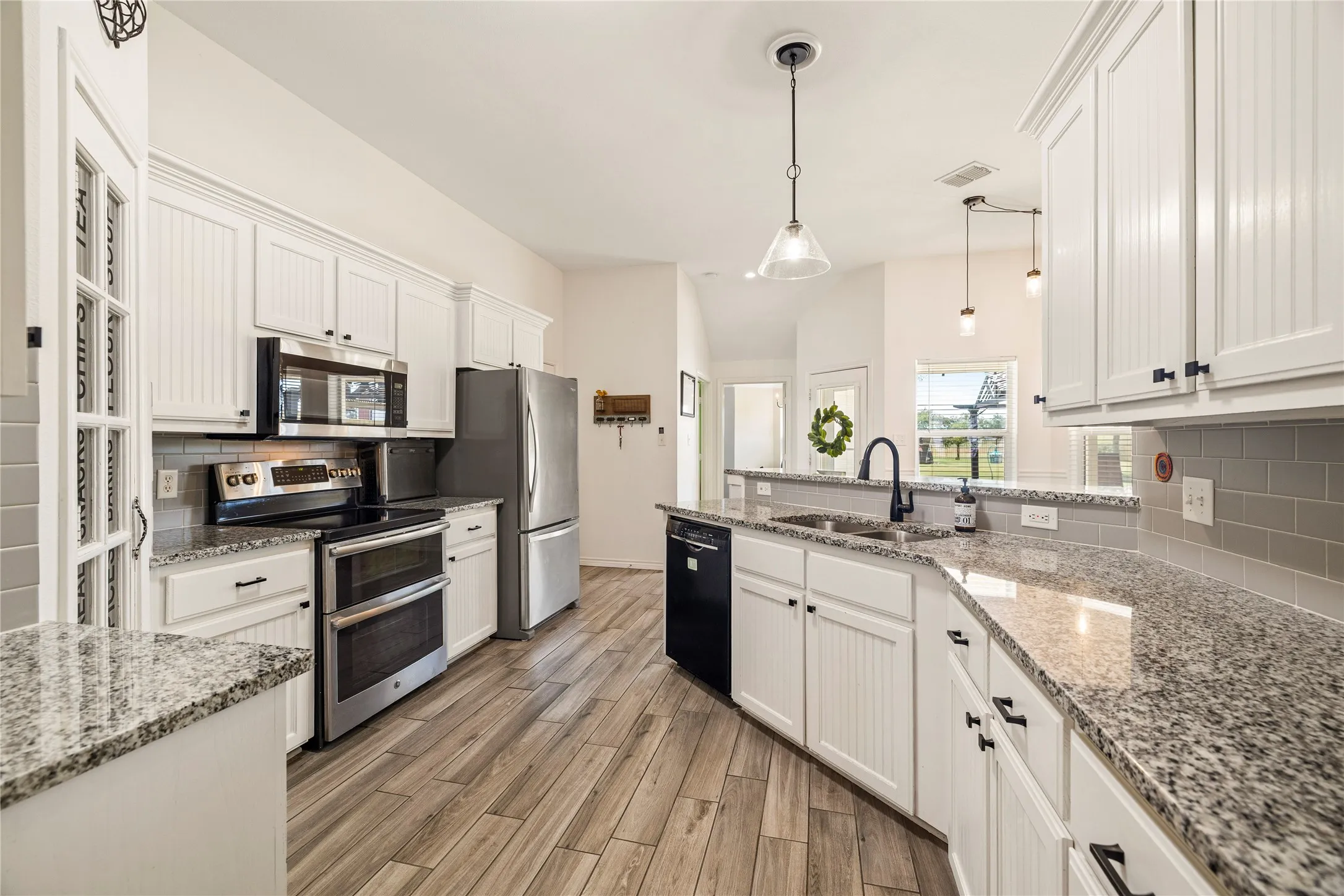 Single Family Residence For Sale in Hunt County , 6287 Bridle Trail, Caddo Mills, Texas 75135, 3 Bedroom, 2 Bathroom, 2 Garage spaces, 2,016 Sqft, built in 2006, mls#21375702, Real Estate Agent in Caddo Mills, Homes For Sale in Hunt county, Homes For Sale in Caddo Mills, Realtor in Caddo Mills Texas, Real Estate Brokerage Independent Realty Texas, Luminita Cordes Realtor