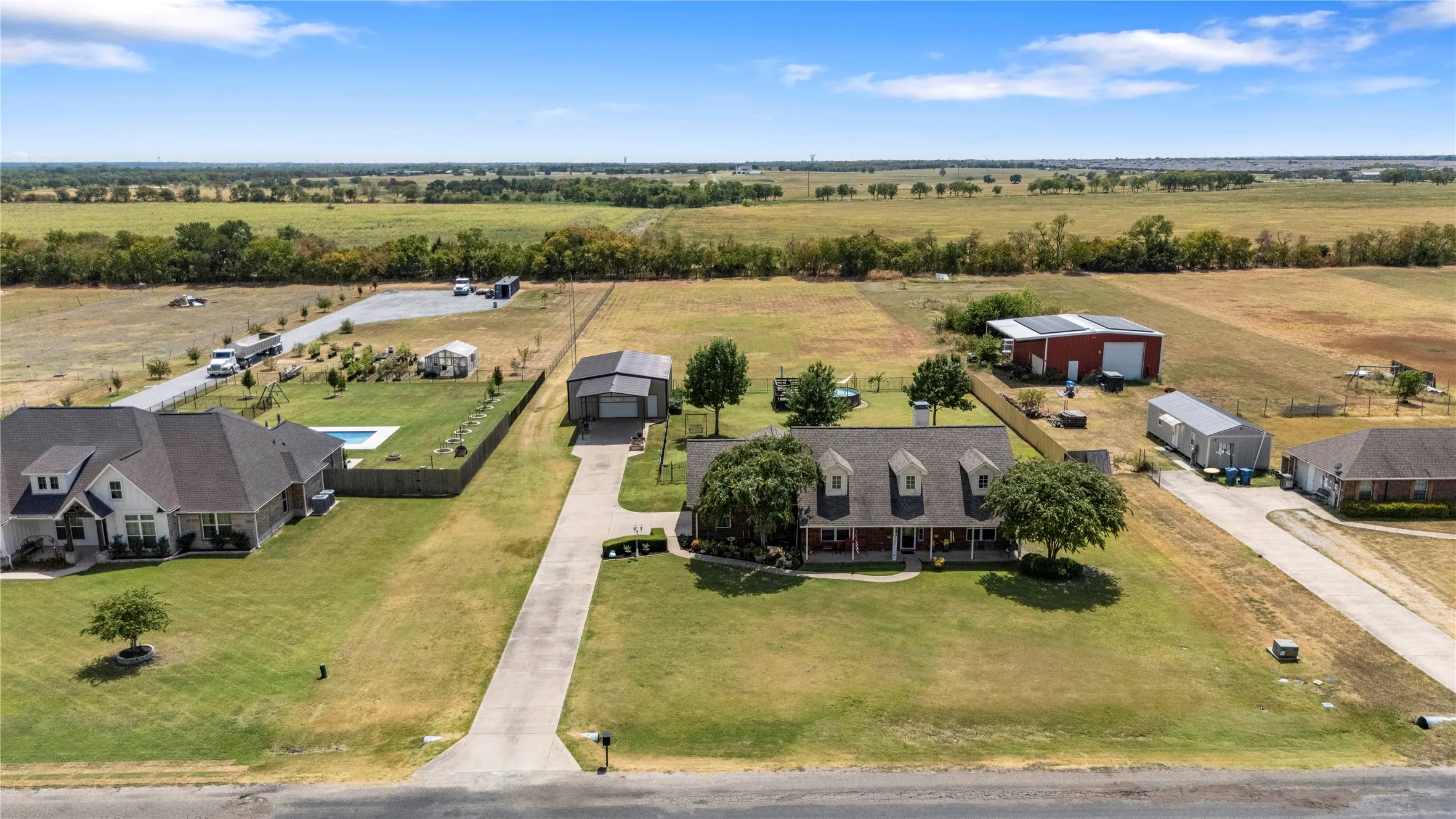 Single Family Residence For Sale in Hunt County , 6287 Bridle Trail, Caddo Mills, Texas 75135, 3 Bedroom, 2 Bathroom, 2 Garage spaces, 2,016 Sqft, built in 2006, mls#21375702, Real Estate Agent in Caddo Mills, Homes For Sale in Hunt county, Homes For Sale in Caddo Mills, Realtor in Caddo Mills Texas, Real Estate Brokerage Independent Realty Texas, Luminita Cordes Realtor