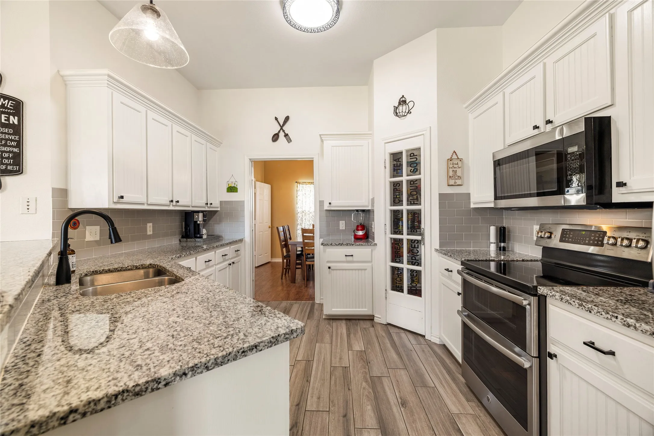 Single Family Residence For Sale in Hunt County , 6287 Bridle Trail, Caddo Mills, Texas 75135, 3 Bedroom, 2 Bathroom, 2 Garage spaces, 2,016 Sqft, built in 2006, mls#21375702, Real Estate Agent in Caddo Mills, Homes For Sale in Hunt county, Homes For Sale in Caddo Mills, Realtor in Caddo Mills Texas, Real Estate Brokerage Independent Realty Texas, Luminita Cordes Realtor