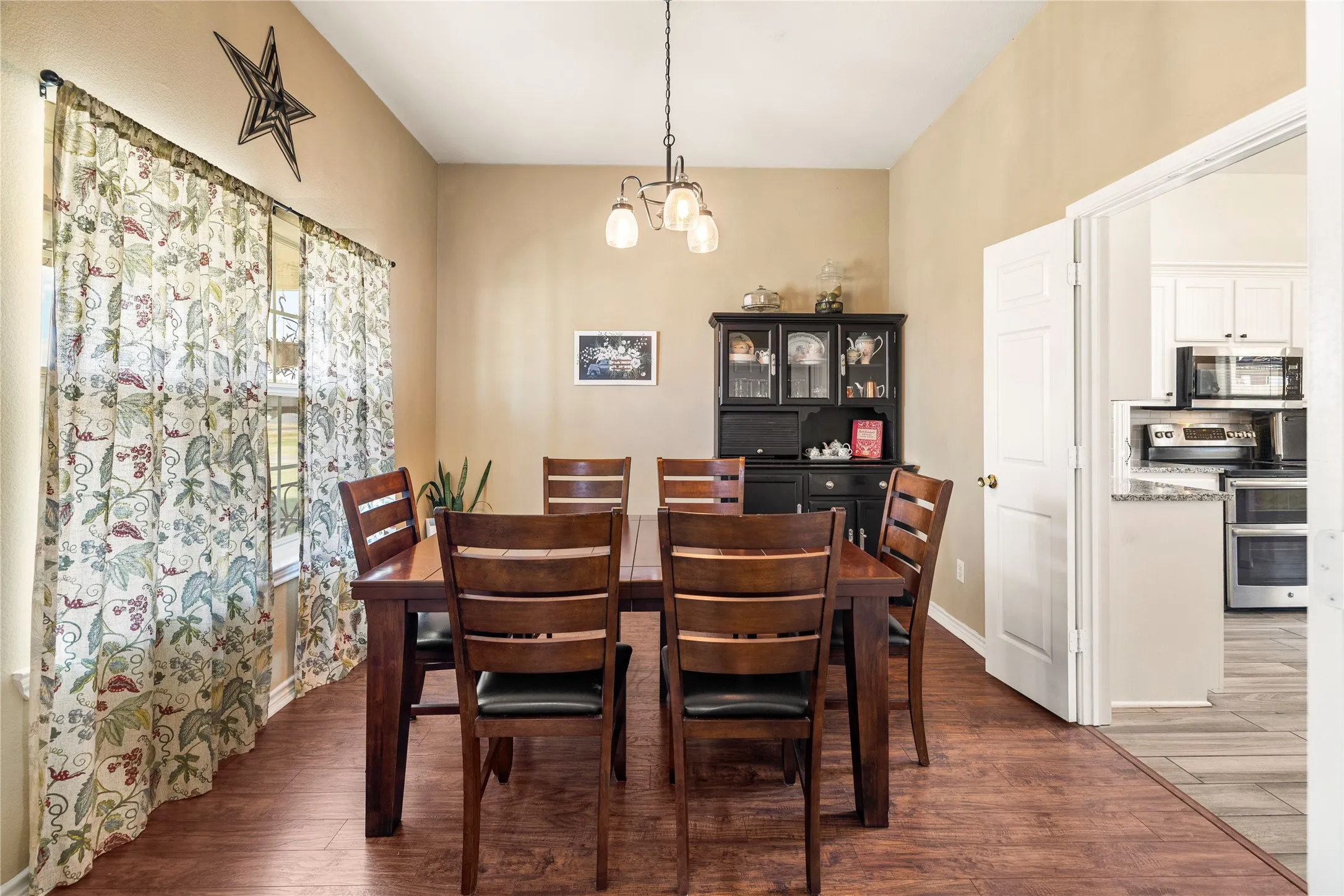 Single Family Residence For Sale in Hunt County , 6287 Bridle Trail, Caddo Mills, Texas 75135, 3 Bedroom, 2 Bathroom, 2 Garage spaces, 2,016 Sqft, built in 2006, mls#21375702, Real Estate Agent in Caddo Mills, Homes For Sale in Hunt county, Homes For Sale in Caddo Mills, Realtor in Caddo Mills Texas, Real Estate Brokerage Independent Realty Texas, Luminita Cordes Realtor