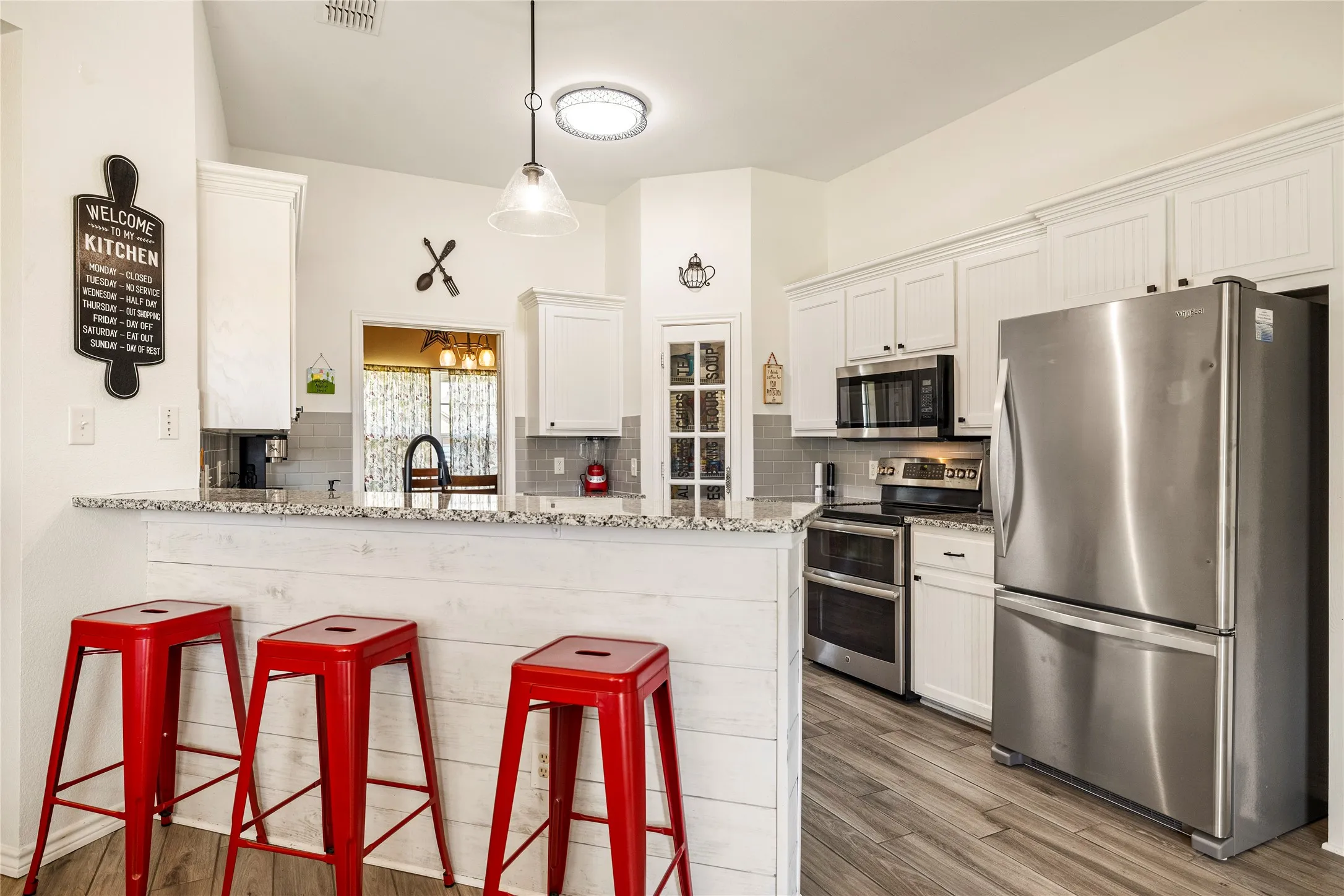 Single Family Residence For Sale in Hunt County , 6287 Bridle Trail, Caddo Mills, Texas 75135, 3 Bedroom, 2 Bathroom, 2 Garage spaces, 2,016 Sqft, built in 2006, mls#21375702, Real Estate Agent in Caddo Mills, Homes For Sale in Hunt county, Homes For Sale in Caddo Mills, Realtor in Caddo Mills Texas, Real Estate Brokerage Independent Realty Texas, Luminita Cordes Realtor