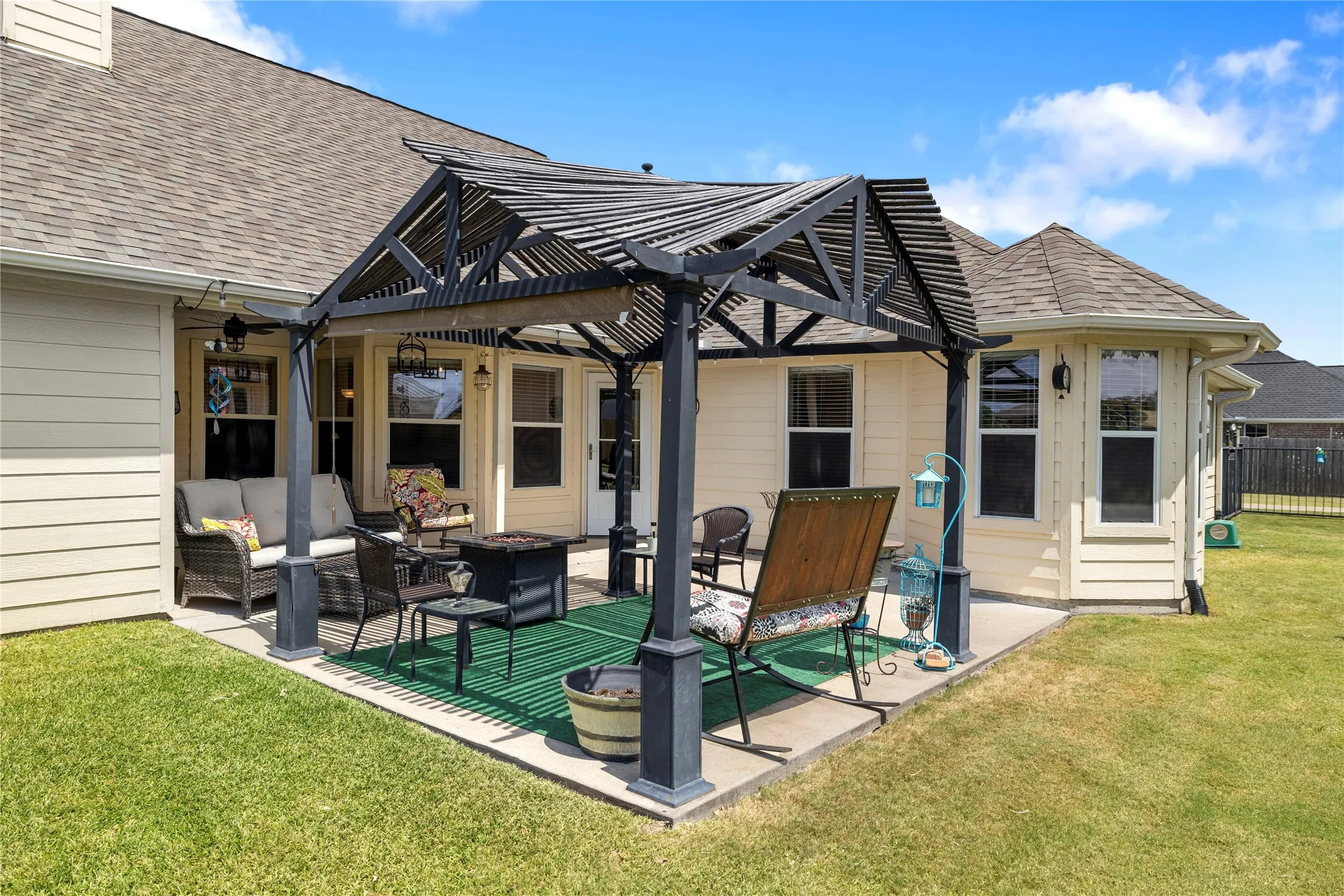Single Family Residence For Sale in Hunt County , 6287 Bridle Trail, Caddo Mills, Texas 75135, 3 Bedroom, 2 Bathroom, 2 Garage spaces, 2,016 Sqft, built in 2006, mls#21375702, Real Estate Agent in Caddo Mills, Homes For Sale in Hunt county, Homes For Sale in Caddo Mills, Realtor in Caddo Mills Texas, Real Estate Brokerage Independent Realty Texas, Luminita Cordes Realtor