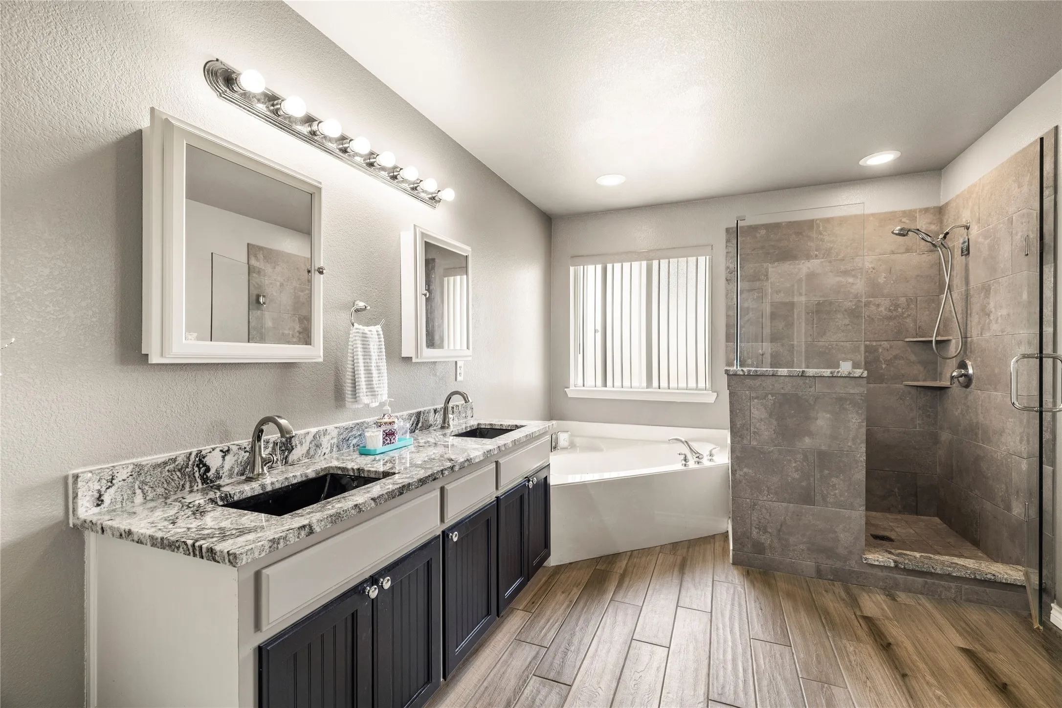 Single Family Residence For Sale in Hunt County , 6287 Bridle Trail, Caddo Mills, Texas 75135, 3 Bedroom, 2 Bathroom, 2 Garage spaces, 2,016 Sqft, built in 2006, mls#21375702, Real Estate Agent in Caddo Mills, Homes For Sale in Hunt county, Homes For Sale in Caddo Mills, Realtor in Caddo Mills Texas, Real Estate Brokerage Independent Realty Texas, Luminita Cordes Realtor