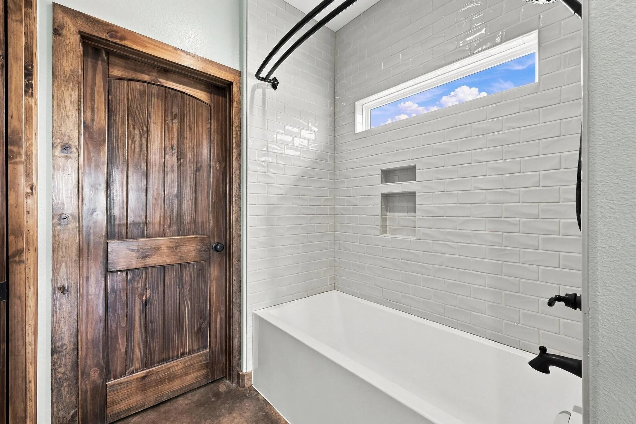Single Family Residence For Sale in Fannin County , 1350 County Road 4040, Ector, Texas 75479, 4 Bedroom, 3 Bathroom, 2 Garage spaces, 2,016 Sqft, built in 2023, mls#21372190, Real Estate Agent in Ector, Homes For Sale in Fannin county, Homes For Sale in Ector, Realtor in Ector Texas, Real Estate Brokerage Independent Realty Texas, Luminita Cordes Realtor
