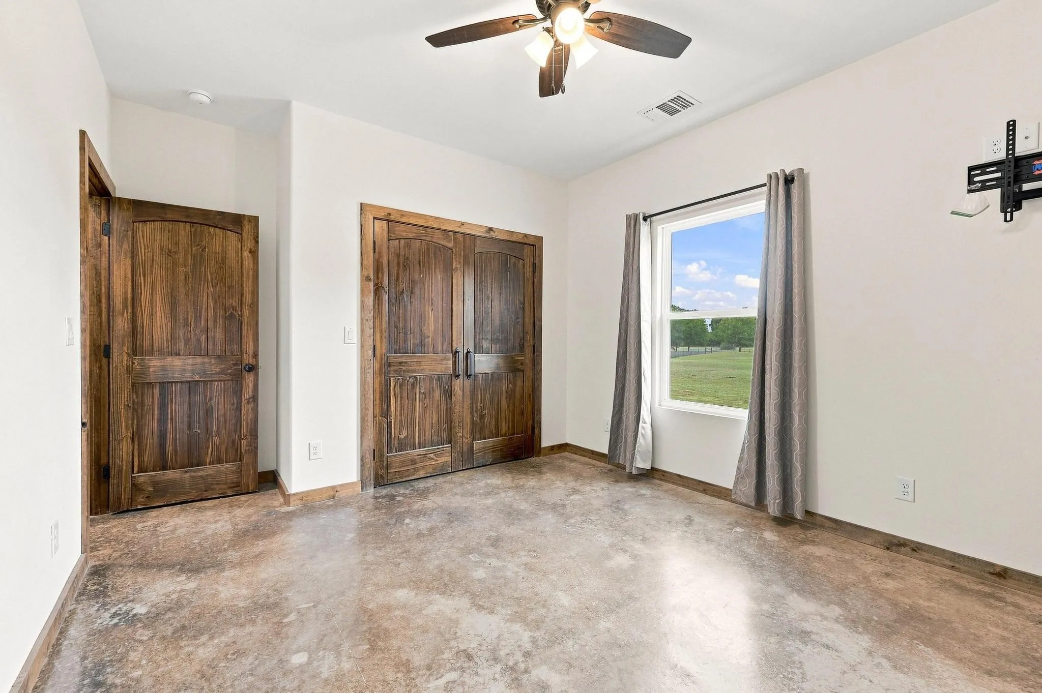 Single Family Residence For Sale in Fannin County , 1350 County Road 4040, Ector, Texas 75479, 4 Bedroom, 3 Bathroom, 2 Garage spaces, 2,016 Sqft, built in 2023, mls#21372190, Real Estate Agent in Ector, Homes For Sale in Fannin county, Homes For Sale in Ector, Realtor in Ector Texas, Real Estate Brokerage Independent Realty Texas, Luminita Cordes Realtor