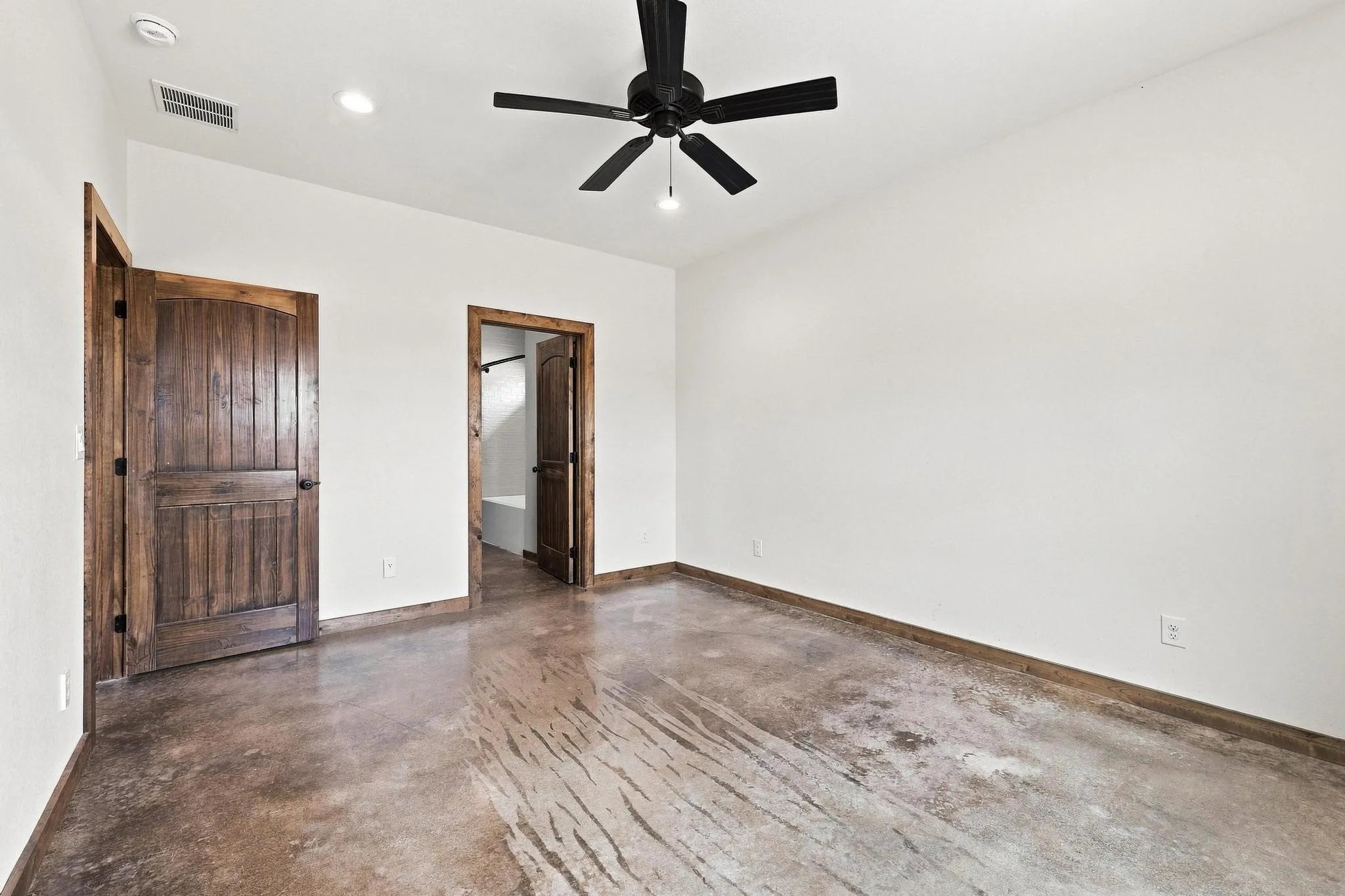 Single Family Residence For Sale in Fannin County , 1350 County Road 4040, Ector, Texas 75479, 4 Bedroom, 3 Bathroom, 2 Garage spaces, 2,016 Sqft, built in 2023, mls#21372190, Real Estate Agent in Ector, Homes For Sale in Fannin county, Homes For Sale in Ector, Realtor in Ector Texas, Real Estate Brokerage Independent Realty Texas, Luminita Cordes Realtor
