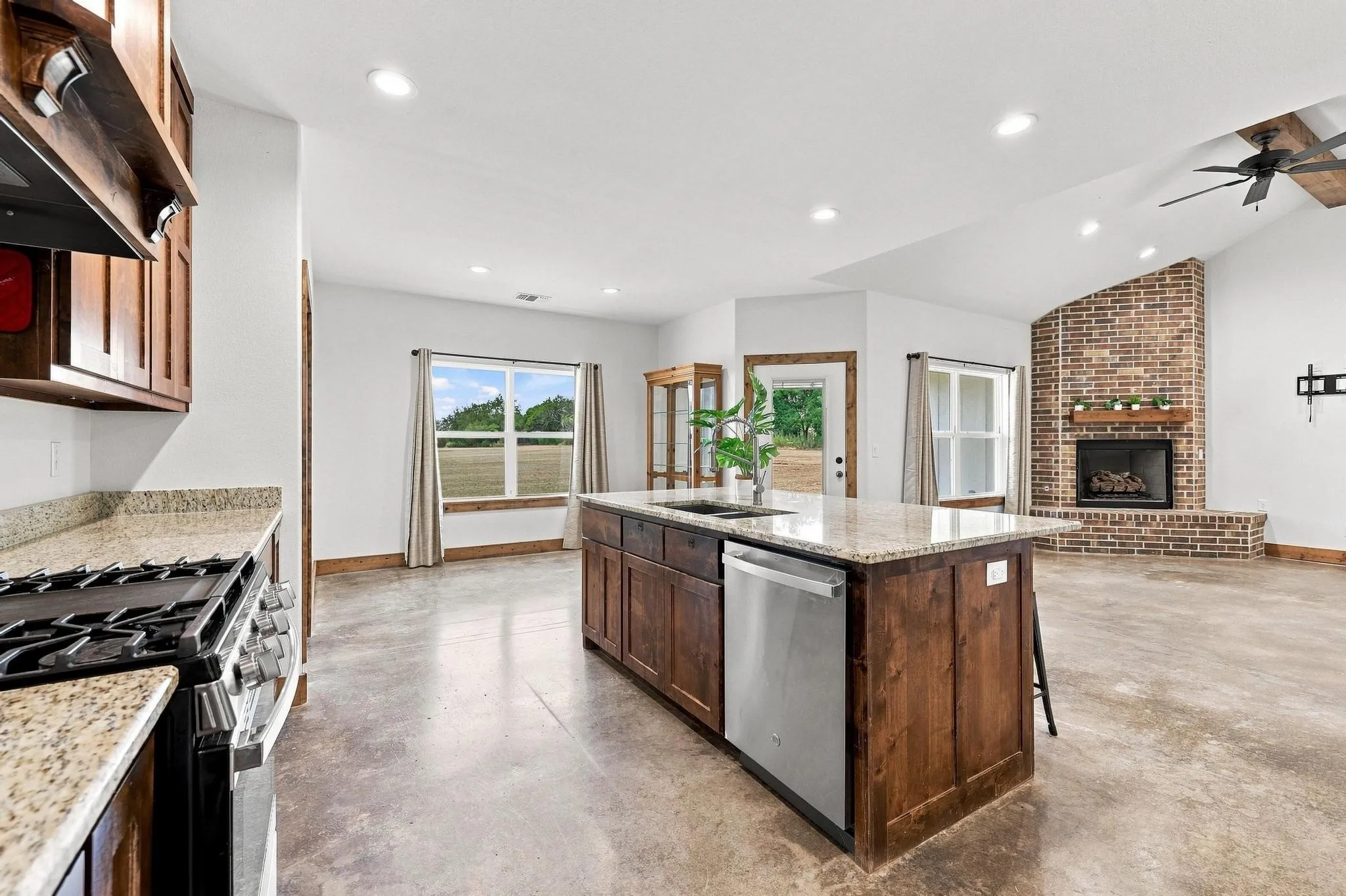 Single Family Residence For Sale in Fannin County , 1350 County Road 4040, Ector, Texas 75479, 4 Bedroom, 3 Bathroom, 2 Garage spaces, 2,016 Sqft, built in 2023, mls#21372190, Real Estate Agent in Ector, Homes For Sale in Fannin county, Homes For Sale in Ector, Realtor in Ector Texas, Real Estate Brokerage Independent Realty Texas, Luminita Cordes Realtor
