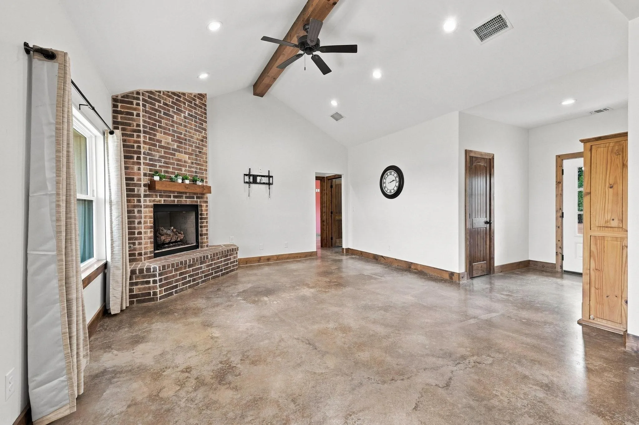 Single Family Residence For Sale in Fannin County , 1350 County Road 4040, Ector, Texas 75479, 4 Bedroom, 3 Bathroom, 2 Garage spaces, 2,016 Sqft, built in 2023, mls#21372190, Real Estate Agent in Ector, Homes For Sale in Fannin county, Homes For Sale in Ector, Realtor in Ector Texas, Real Estate Brokerage Independent Realty Texas, Luminita Cordes Realtor