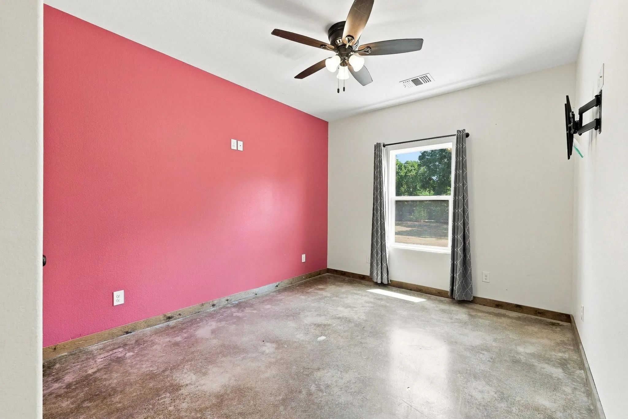 Single Family Residence For Sale in Fannin County , 1350 County Road 4040, Ector, Texas 75479, 4 Bedroom, 3 Bathroom, 2 Garage spaces, 2,016 Sqft, built in 2023, mls#21372190, Real Estate Agent in Ector, Homes For Sale in Fannin county, Homes For Sale in Ector, Realtor in Ector Texas, Real Estate Brokerage Independent Realty Texas, Luminita Cordes Realtor