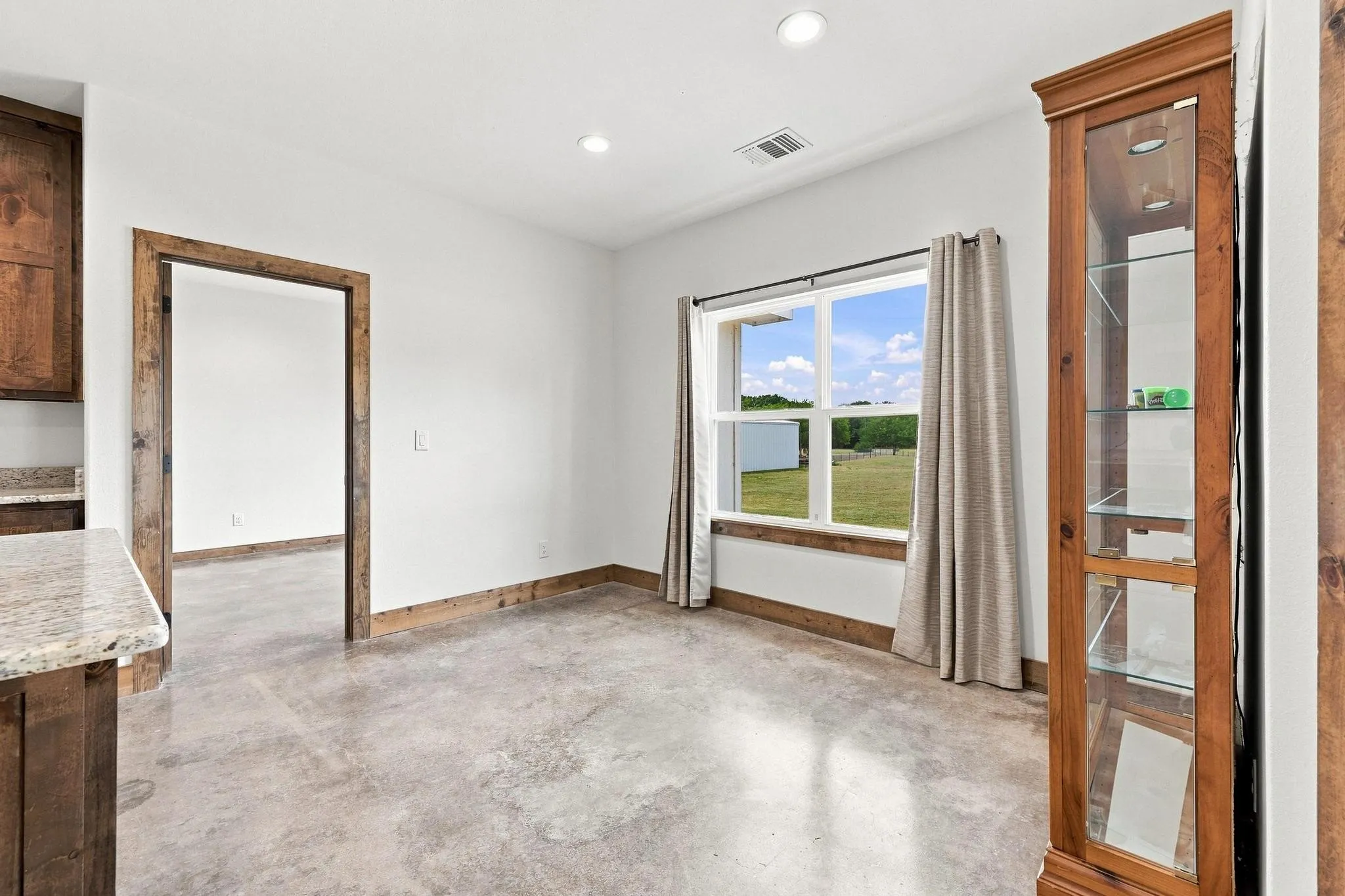 Single Family Residence For Sale in Fannin County , 1350 County Road 4040, Ector, Texas 75479, 4 Bedroom, 3 Bathroom, 2 Garage spaces, 2,016 Sqft, built in 2023, mls#21372190, Real Estate Agent in Ector, Homes For Sale in Fannin county, Homes For Sale in Ector, Realtor in Ector Texas, Real Estate Brokerage Independent Realty Texas, Luminita Cordes Realtor