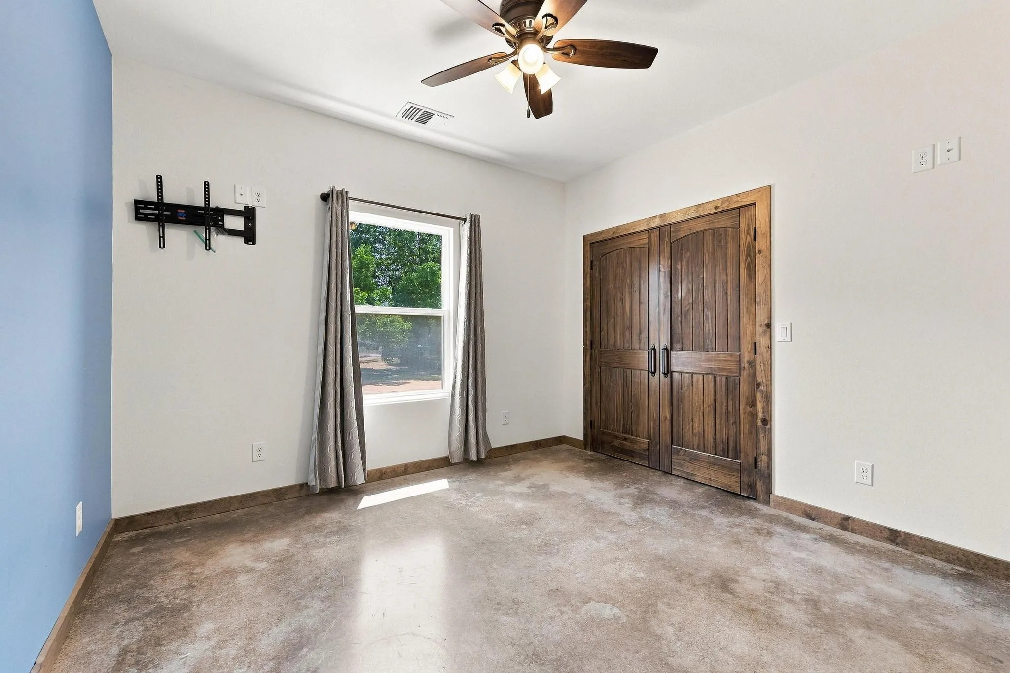 Single Family Residence For Sale in Fannin County , 1350 County Road 4040, Ector, Texas 75479, 4 Bedroom, 3 Bathroom, 2 Garage spaces, 2,016 Sqft, built in 2023, mls#21372190, Real Estate Agent in Ector, Homes For Sale in Fannin county, Homes For Sale in Ector, Realtor in Ector Texas, Real Estate Brokerage Independent Realty Texas, Luminita Cordes Realtor