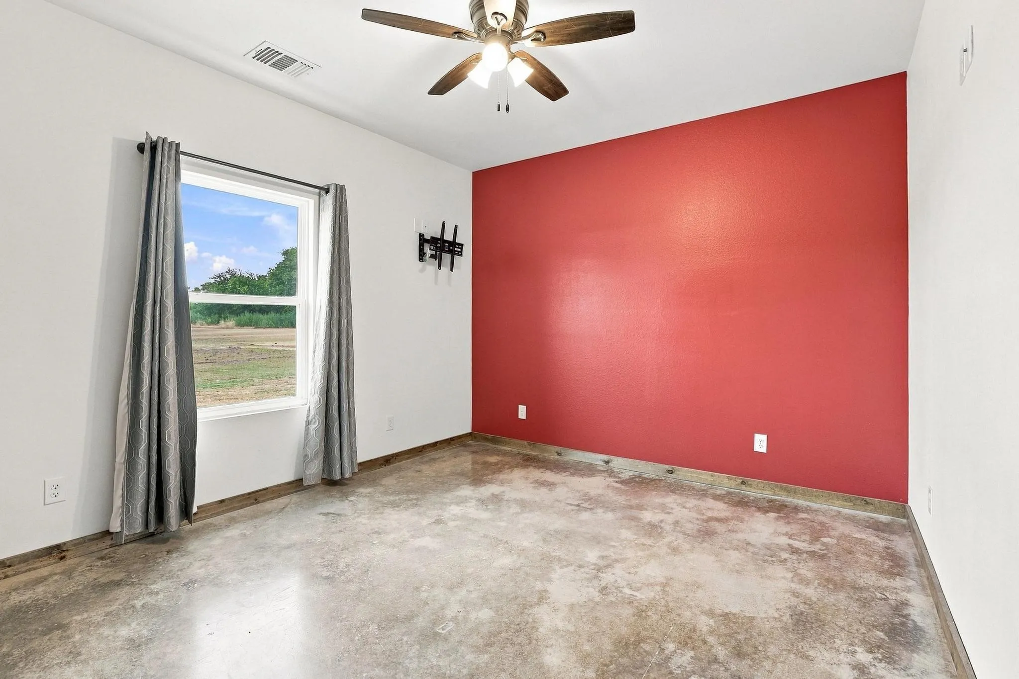 Single Family Residence For Sale in Fannin County , 1350 County Road 4040, Ector, Texas 75479, 4 Bedroom, 3 Bathroom, 2 Garage spaces, 2,016 Sqft, built in 2023, mls#21372190, Real Estate Agent in Ector, Homes For Sale in Fannin county, Homes For Sale in Ector, Realtor in Ector Texas, Real Estate Brokerage Independent Realty Texas, Luminita Cordes Realtor