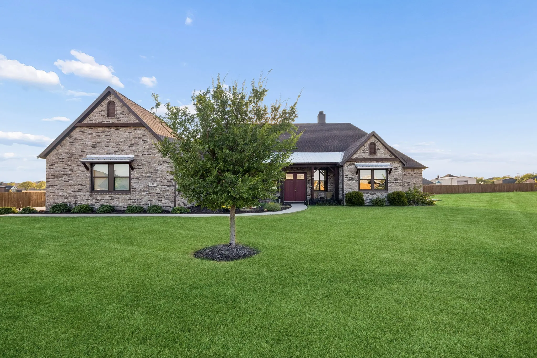 Single Family Residence For Sale in Denton County , 5008 Crown Court, Sanger, Texas 76266, 3 Bedroom, 3 Bathroom, 2 Garage spaces, 2,432 Sqft, built in 2021, mls#21370990, Real Estate Agent in Sanger, Homes For Sale in Denton county, Homes For Sale in Sanger, Realtor in Sanger Texas, Real Estate Brokerage Independent Realty Texas, Luminita Cordes Realtor
