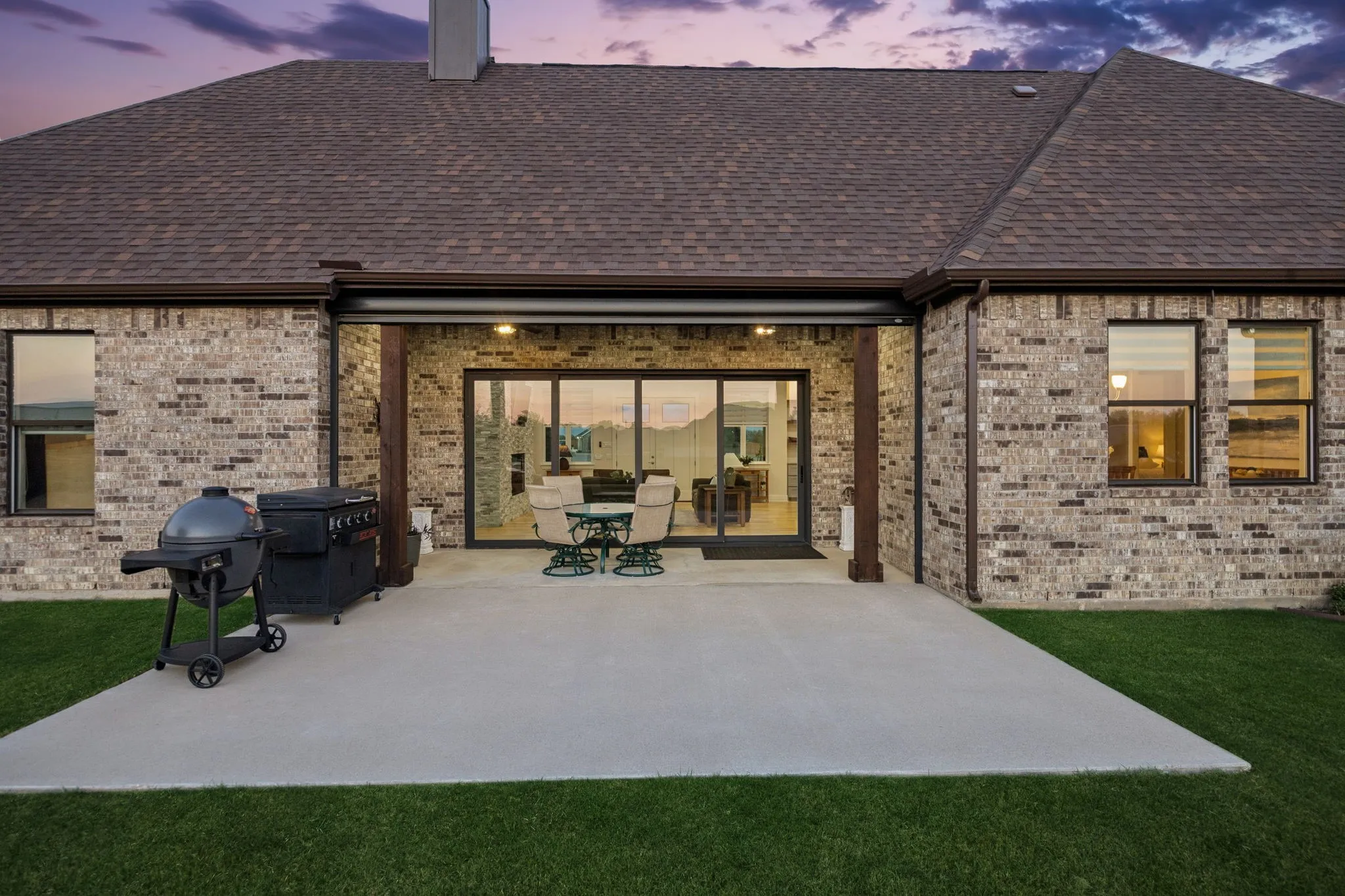 Single Family Residence For Sale in Denton County , 5008 Crown Court, Sanger, Texas 76266, 3 Bedroom, 3 Bathroom, 2 Garage spaces, 2,432 Sqft, built in 2021, mls#21370990, Real Estate Agent in Sanger, Homes For Sale in Denton county, Homes For Sale in Sanger, Realtor in Sanger Texas, Real Estate Brokerage Independent Realty Texas, Luminita Cordes Realtor