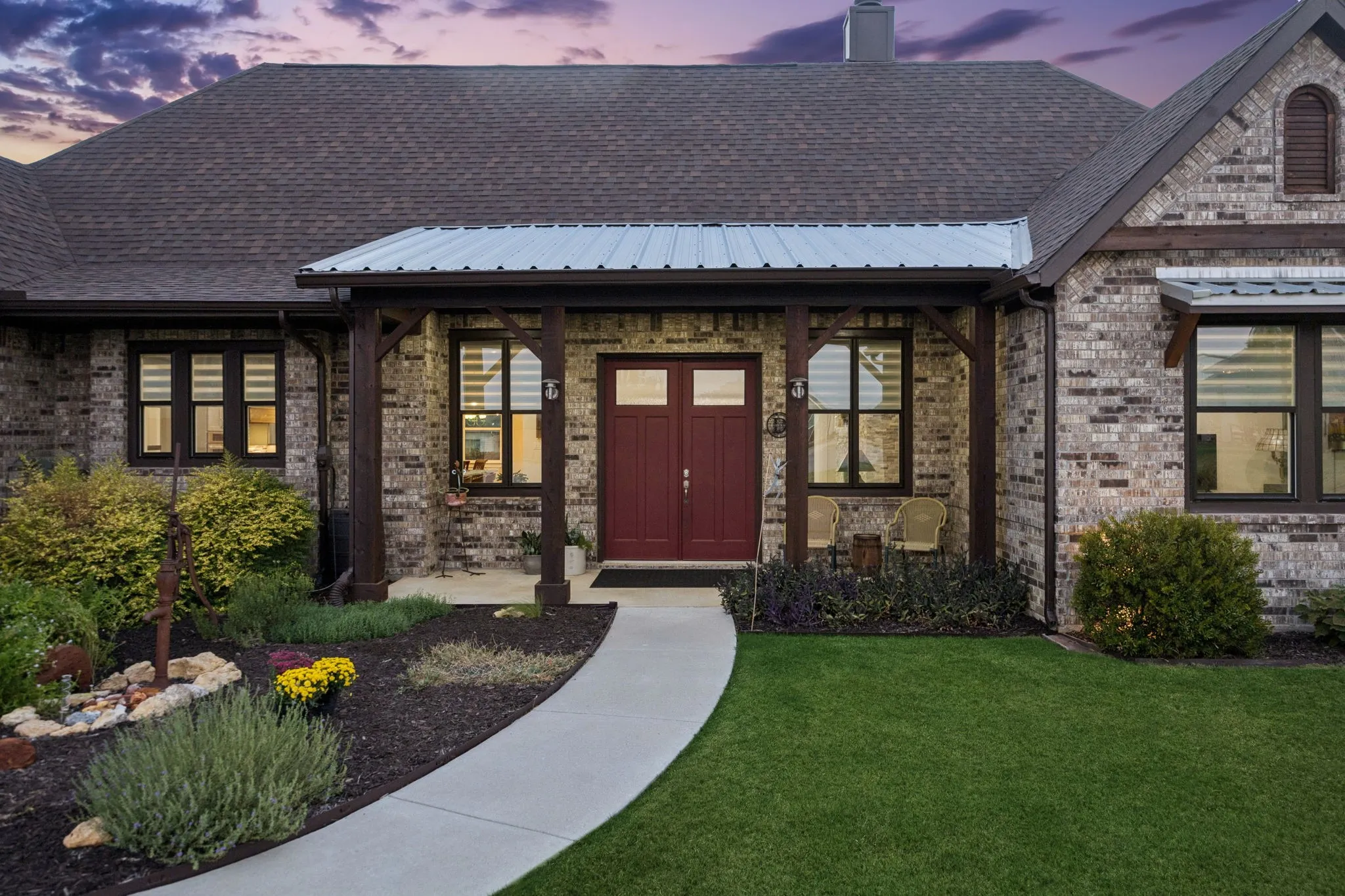 Single Family Residence For Sale in Denton County , 5008 Crown Court, Sanger, Texas 76266, 3 Bedroom, 3 Bathroom, 2 Garage spaces, 2,432 Sqft, built in 2021, mls#21370990, Real Estate Agent in Sanger, Homes For Sale in Denton county, Homes For Sale in Sanger, Realtor in Sanger Texas, Real Estate Brokerage Independent Realty Texas, Luminita Cordes Realtor