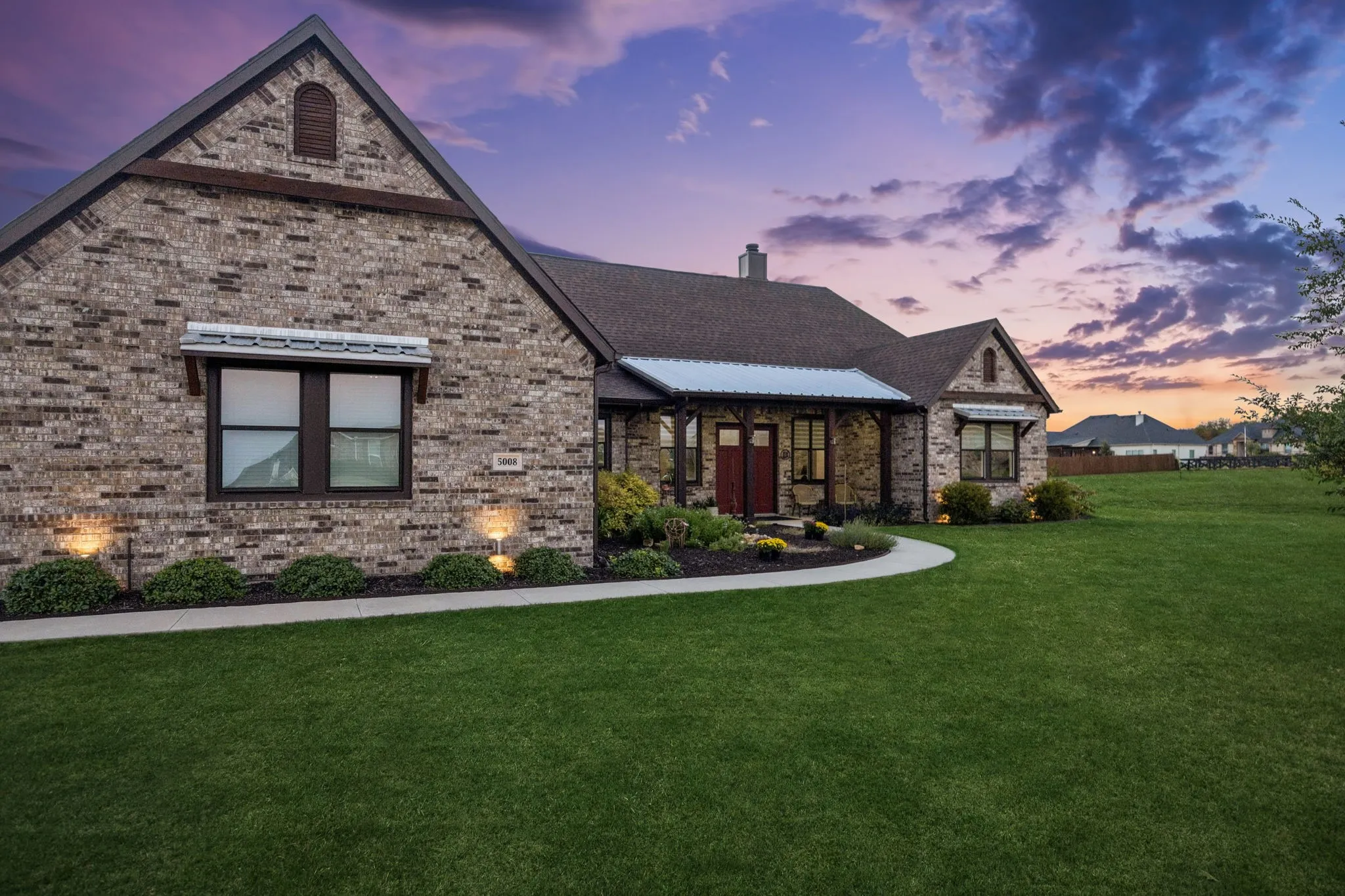 Single Family Residence For Sale in Denton County , 5008 Crown Court, Sanger, Texas 76266, 3 Bedroom, 3 Bathroom, 2 Garage spaces, 2,432 Sqft, built in 2021, mls#21370990, Real Estate Agent in Sanger, Homes For Sale in Denton county, Homes For Sale in Sanger, Realtor in Sanger Texas, Real Estate Brokerage Independent Realty Texas, Luminita Cordes Realtor