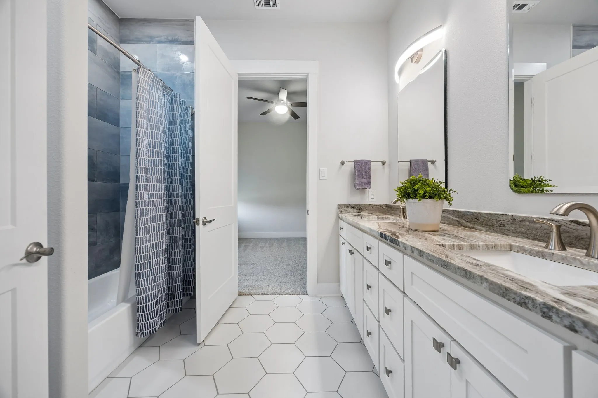 Single Family Residence For Sale in Denton County , 5008 Crown Court, Sanger, Texas 76266, 3 Bedroom, 3 Bathroom, 2 Garage spaces, 2,432 Sqft, built in 2021, mls#21370990, Real Estate Agent in Sanger, Homes For Sale in Denton county, Homes For Sale in Sanger, Realtor in Sanger Texas, Real Estate Brokerage Independent Realty Texas, Luminita Cordes Realtor