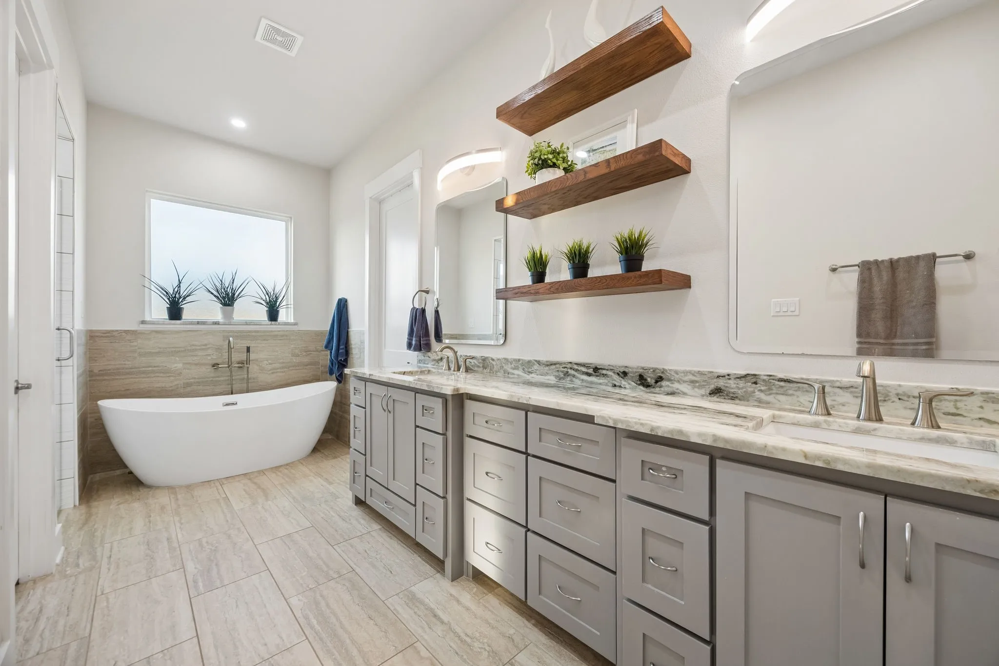 Single Family Residence For Sale in Denton County , 5008 Crown Court, Sanger, Texas 76266, 3 Bedroom, 3 Bathroom, 2 Garage spaces, 2,432 Sqft, built in 2021, mls#21370990, Real Estate Agent in Sanger, Homes For Sale in Denton county, Homes For Sale in Sanger, Realtor in Sanger Texas, Real Estate Brokerage Independent Realty Texas, Luminita Cordes Realtor