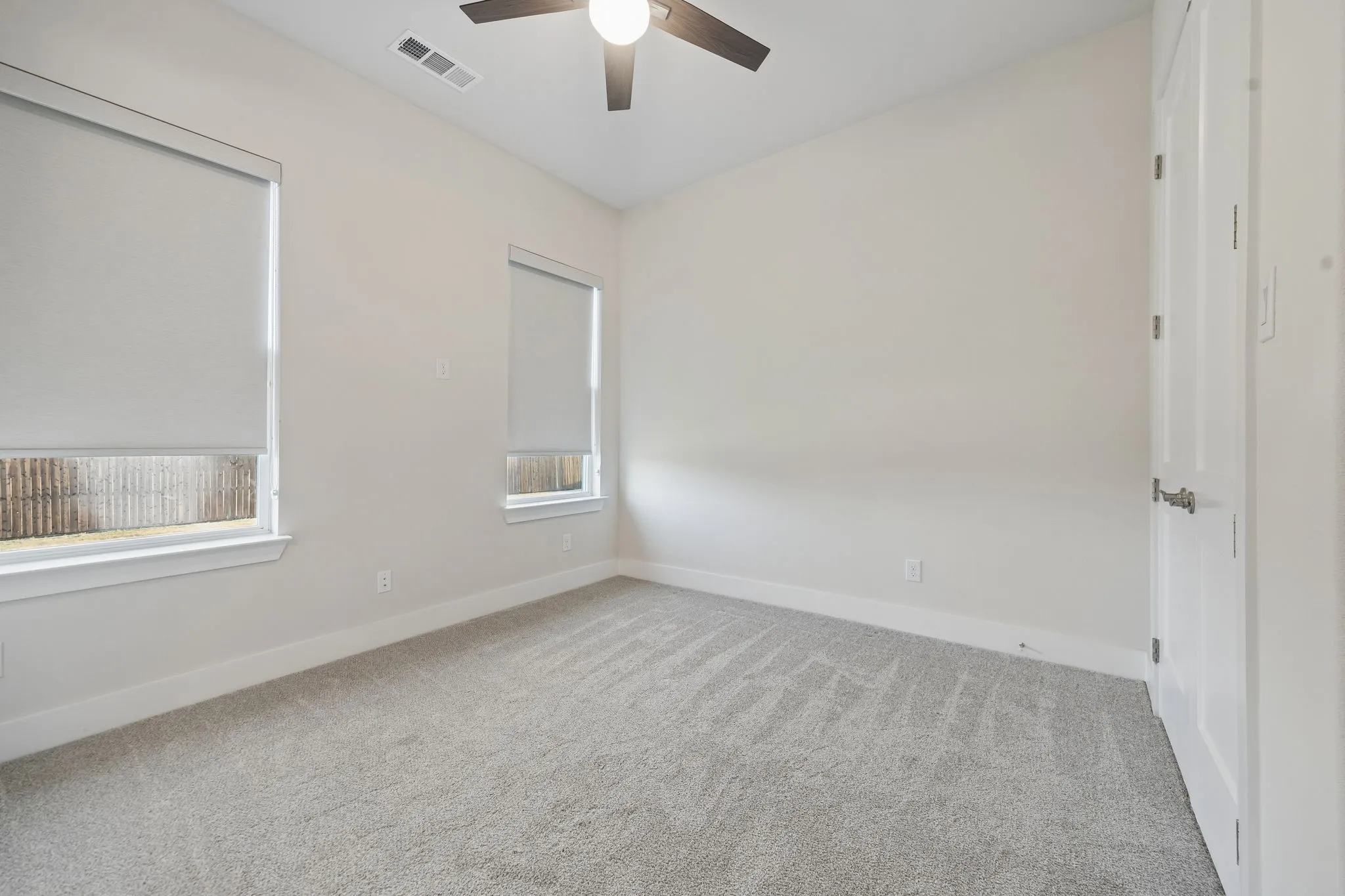 Single Family Residence For Sale in Denton County , 5008 Crown Court, Sanger, Texas 76266, 3 Bedroom, 3 Bathroom, 2 Garage spaces, 2,432 Sqft, built in 2021, mls#21370990, Real Estate Agent in Sanger, Homes For Sale in Denton county, Homes For Sale in Sanger, Realtor in Sanger Texas, Real Estate Brokerage Independent Realty Texas, Luminita Cordes Realtor