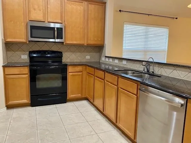 Single Family Residence For Rent in Tarrant County , 8841 Golden Sunset Trail, Fort Worth, Texas 76244, 4 Bedroom, 2 Bathroom, 2 Garage spaces, 2,106 Sqft, built in 2009, mls#21375987, Real Estate Agent in Fort Worth, Homes For Rent in Tarrant county, Homes For Rent in Fort Worth, Realtor in Fort Worth Texas, Real Estate Brokerage Independent Realty Texas, Luminita Cordes Realtor