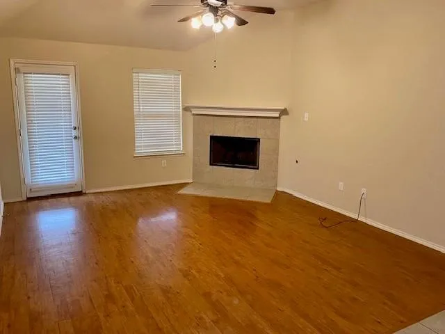Single Family Residence For Rent in Tarrant County , 8841 Golden Sunset Trail, Fort Worth, Texas 76244, 4 Bedroom, 2 Bathroom, 2 Garage spaces, 2,106 Sqft, built in 2009, mls#21375987, Real Estate Agent in Fort Worth, Homes For Rent in Tarrant county, Homes For Rent in Fort Worth, Realtor in Fort Worth Texas, Real Estate Brokerage Independent Realty Texas, Luminita Cordes Realtor