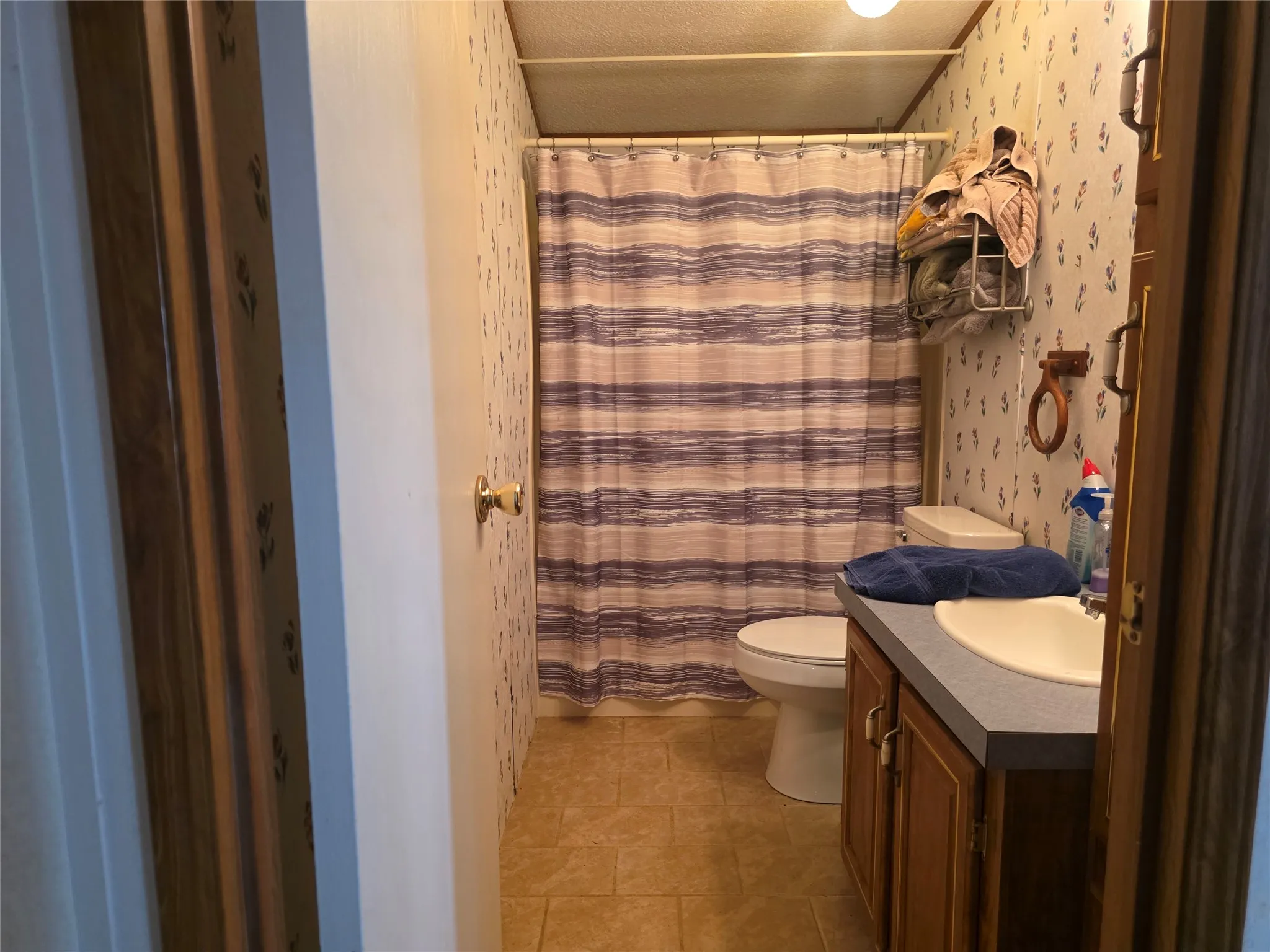 Mobile Home For Sale in Montague County , 1219 FM 2583, Bowie, Texas 76230, 3 Bedroom, 2 Bathroom, Garage spaces, 1,500 Sqft, built in 1980, mls#21376038, Real Estate Agent in Bowie, Homes For Sale in Montague county, Homes For Sale in Bowie, Realtor in Bowie Texas, Real Estate Brokerage Independent Realty Texas, Luminita Cordes Realtor