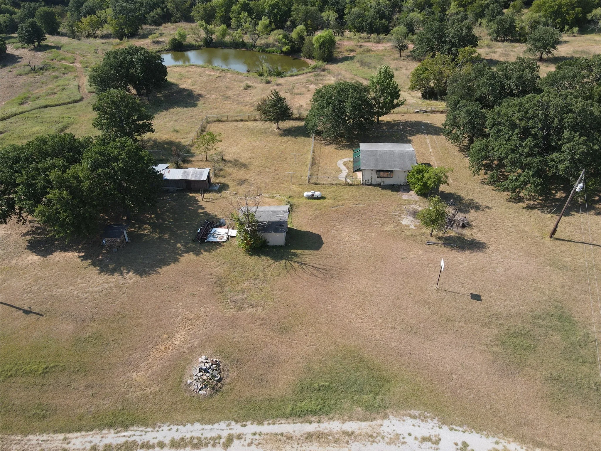 Mobile Home For Sale in Montague County , 1219 FM 2583, Bowie, Texas 76230, 3 Bedroom, 2 Bathroom, Garage spaces, 1,500 Sqft, built in 1980, mls#21376038, Real Estate Agent in Bowie, Homes For Sale in Montague county, Homes For Sale in Bowie, Realtor in Bowie Texas, Real Estate Brokerage Independent Realty Texas, Luminita Cordes Realtor